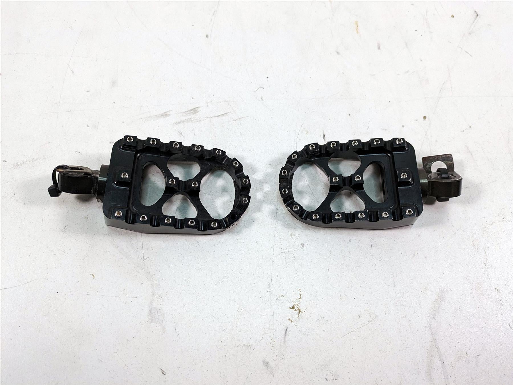 2015 Harley FXDL Dyna Low Rider Aftermarket Grip Stunt Footpeg Foot Peg Set {{ shop.shopifyCountryName }} - Mototech271
