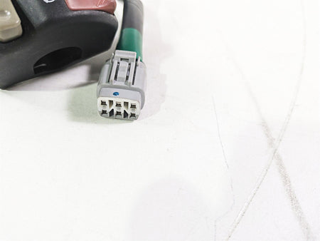 2020 Kawasaki ZX6R Ninja Right Hand Start Stop Kill Control Switch 46091-0421 {{ shop.shopifyCountryName }} - Mototech271