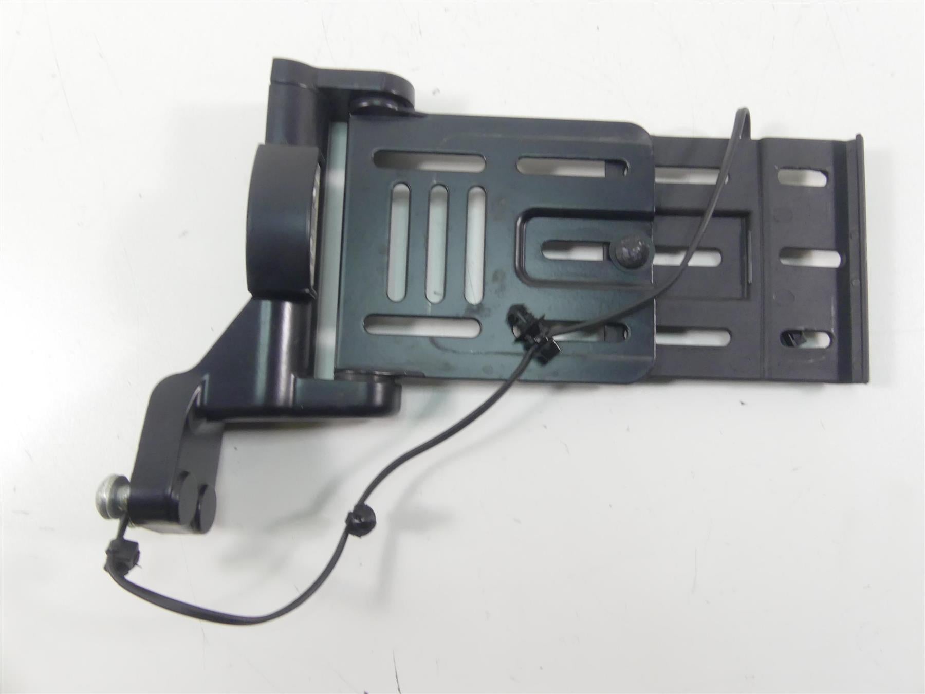 2011 Harley VRSCF Muscle Rod Side License Plate Holder Mount 69390-09 {{ shop.shopifyCountryName }} - Mototech271