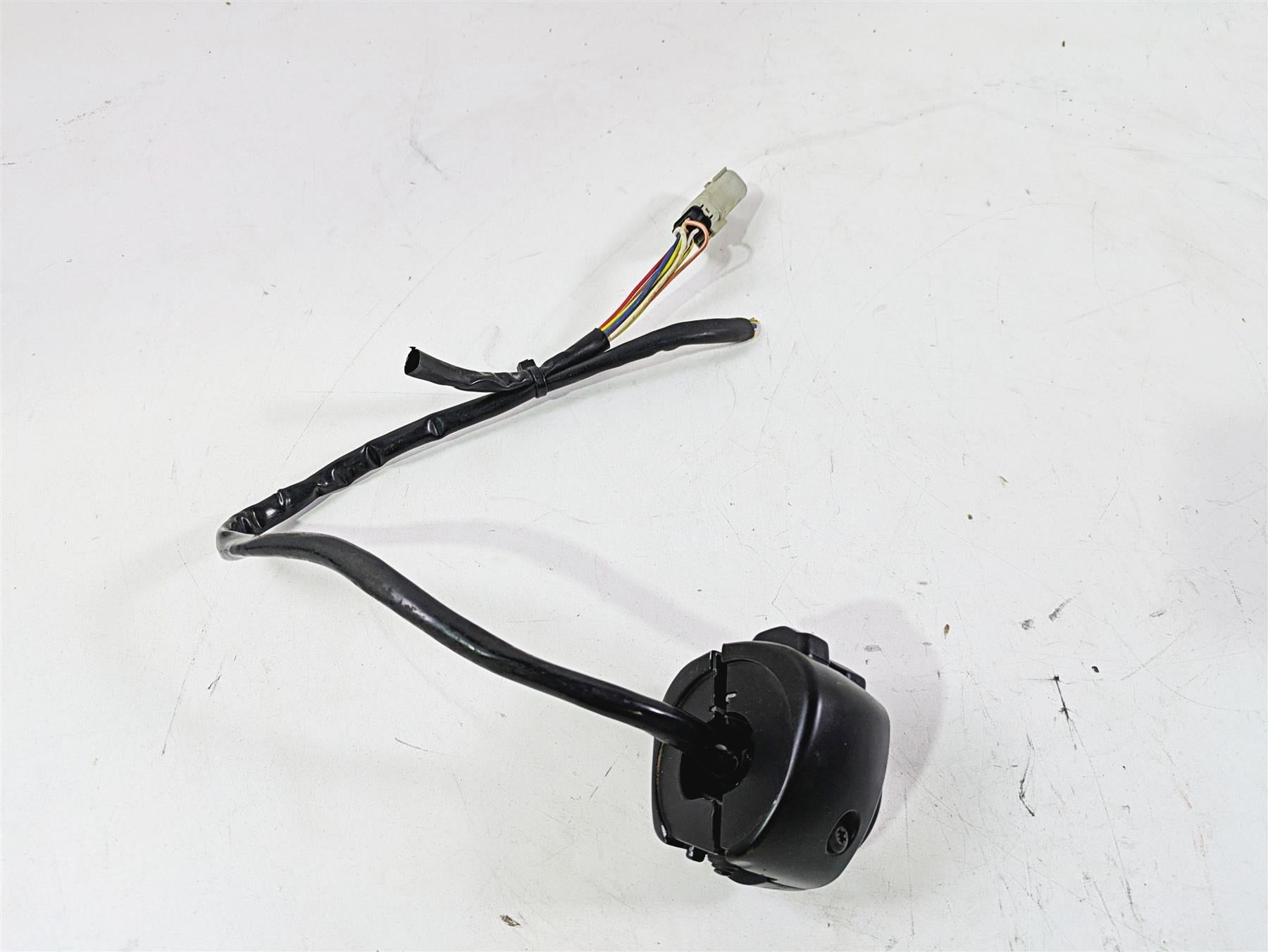 2013 Harley VRSCF Muscle Rod Left Hand Control Switch - Read 71682-06A {{ shop.shopifyCountryName }} - Mototech271