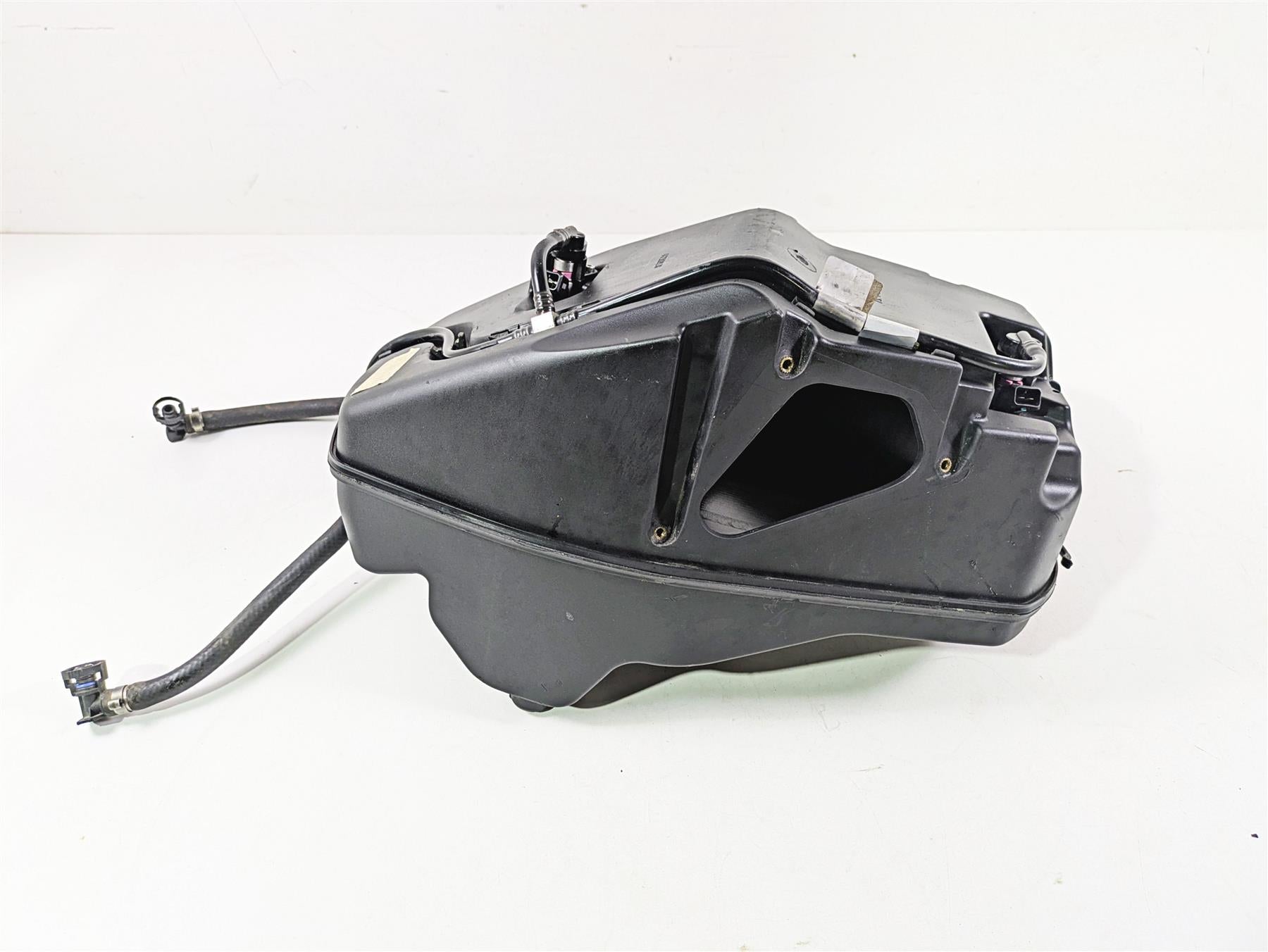 2010 Ducati Streetfighter 1098 S Air Filter Box Breather & Injectors 44211393B {{ shop.shopifyCountryName }} - Mototech271