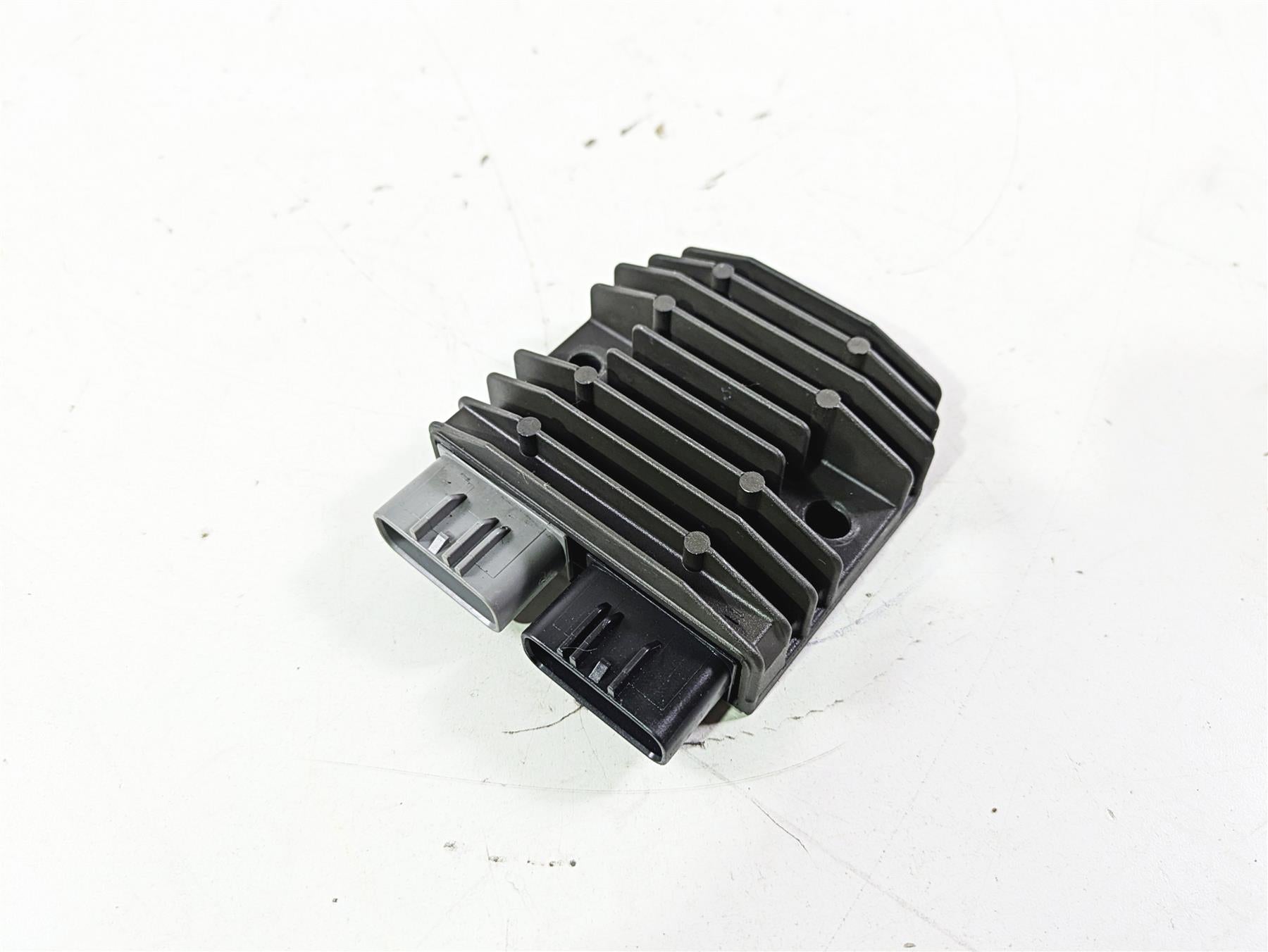 2012 Yamaha XT1200 Super Tenere Rectifier Voltage Regulator 1D7-81960-00 FH012AA {{ shop.shopifyCountryName }} - Mototech271