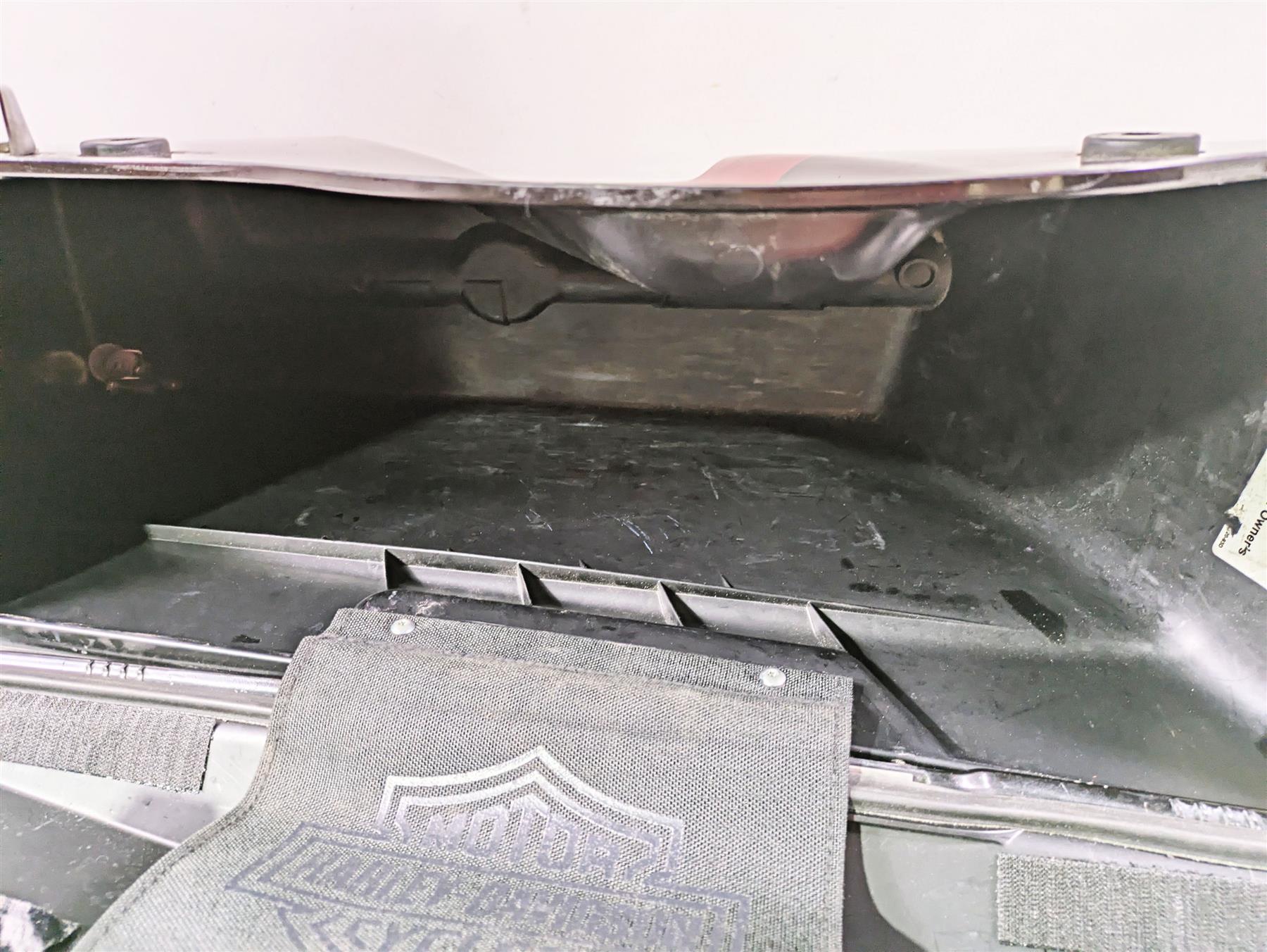 2010 Harley Touring FLHTK Electra Glide Right Saddlebag Saddle Bag 90752-93 {{ shop.shopifyCountryName }} - Mototech271