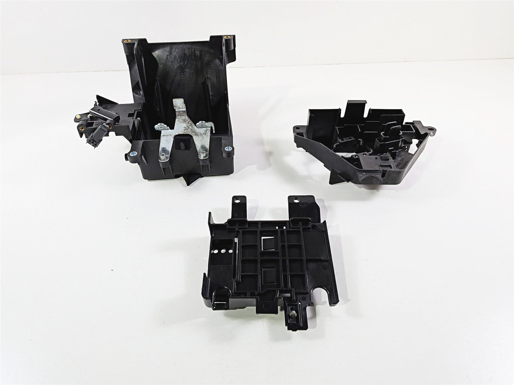 2018 Harley FLHTCU Touring Electra Glide Battery Tray & Ecm Holder 66000010A-Mototech271