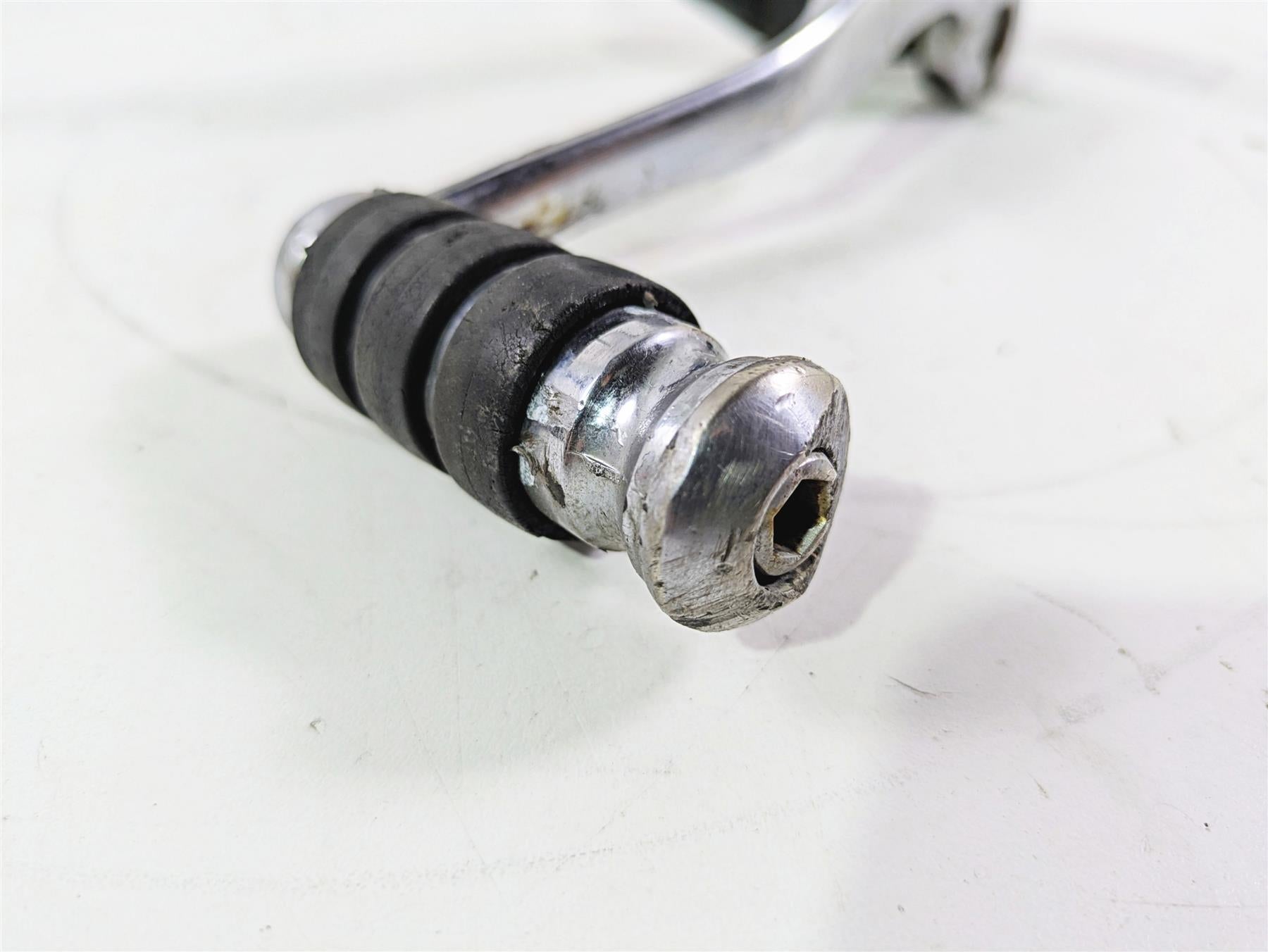 2016 Harley FXDWG Dyna Wide Glide Left Fw Control Footpeg Shifter -Read 33693-03 {{ shop.shopifyCountryName }} - Mototech271