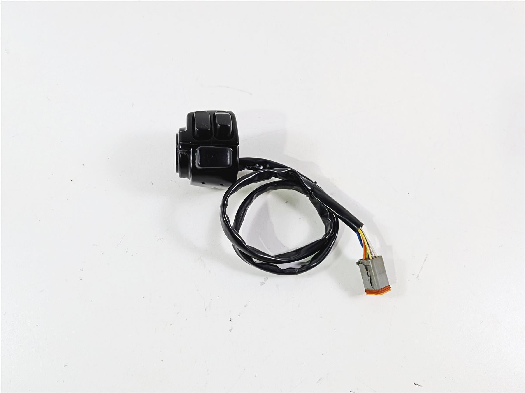 2006 Harley Sportster XL883 Low Left Hand Control Switch 71682-06A 71685-06A {{ shop.shopifyCountryName }} - Mototech271