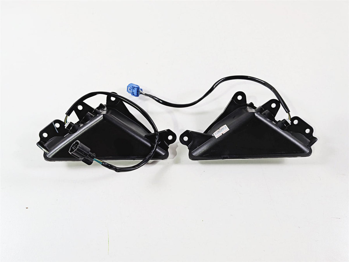 2024 Kawasaki EX500 Ninja 40th An. Front Blinker Turn Signal Set 23040-0157 {{ shop.shopifyCountryName }} - Mototech271