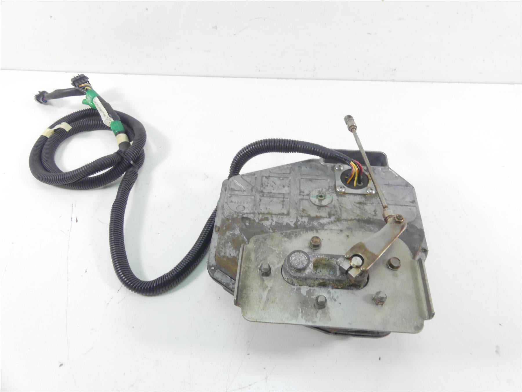 2017 Yamaha Waverunner VX 1050 CS Reverse Trim Control Motor & Box F2X-6140B-00 {{ shop.shopifyCountryName }} - Mototech271