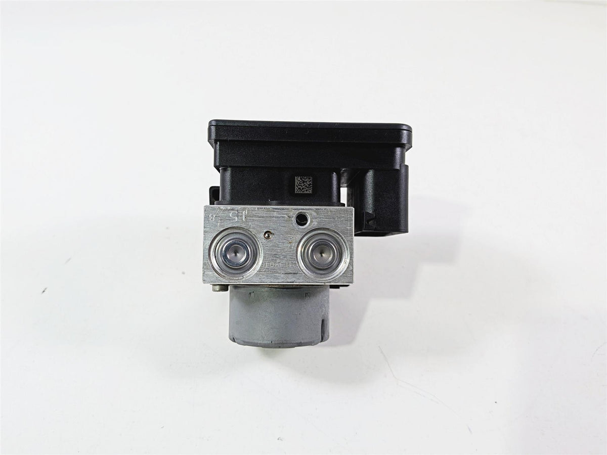 2019 Triumph Speed Triple RS 1050 Abs Brake Pump Module T2029204 T2022250 {{ shop.shopifyCountryName }} - Mototech271