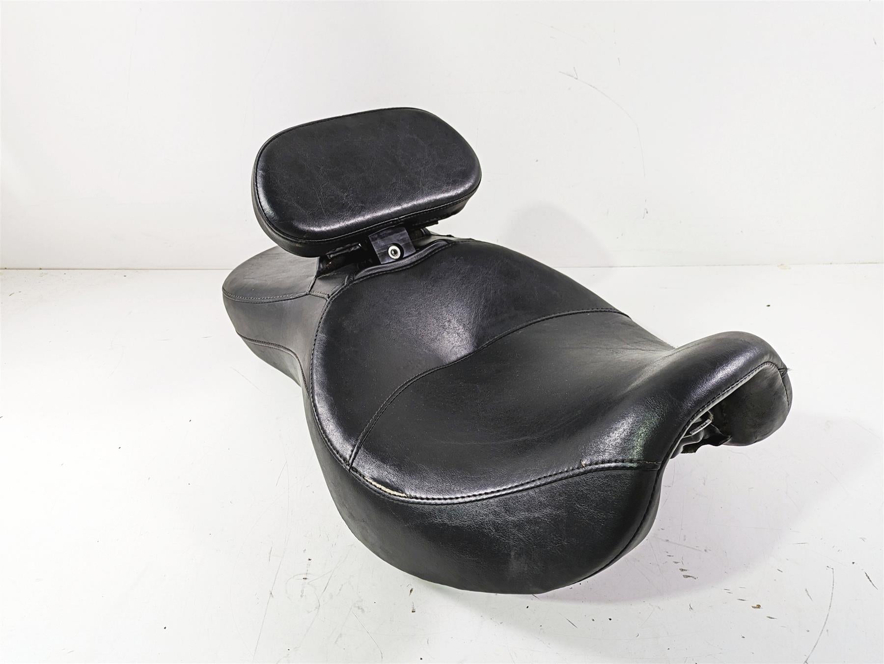 2012 Harley FLD Dyna Switchback Signature Series Seat & Rider Backrest 52000015 {{ shop.shopifyCountryName }} - Mototech271