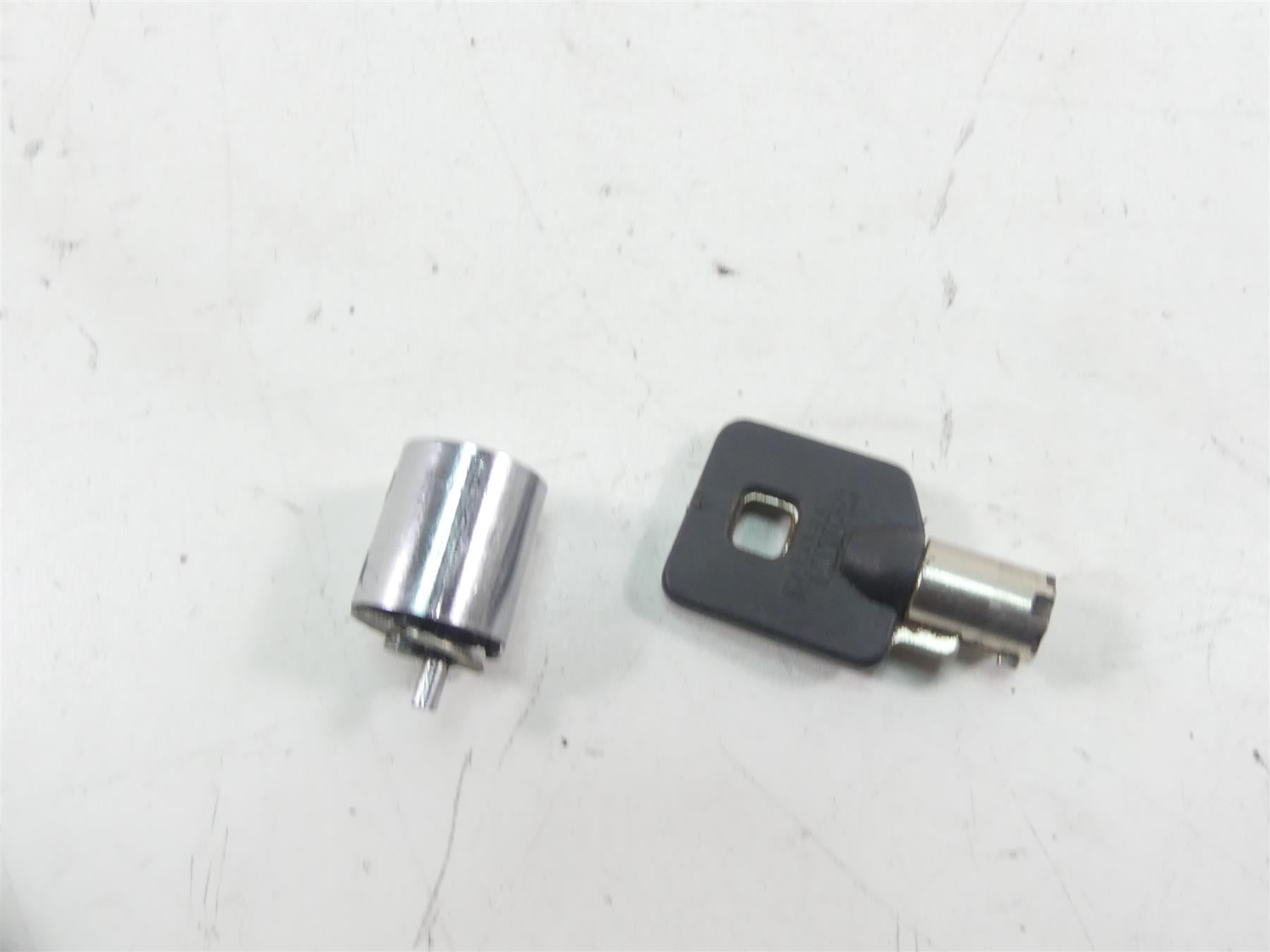 2004 Harley Softail FXSTD SE CVO Deuce Ignition Switch Key Lock Set 71450-04 {{ shop.shopifyCountryName }} - Mototech271