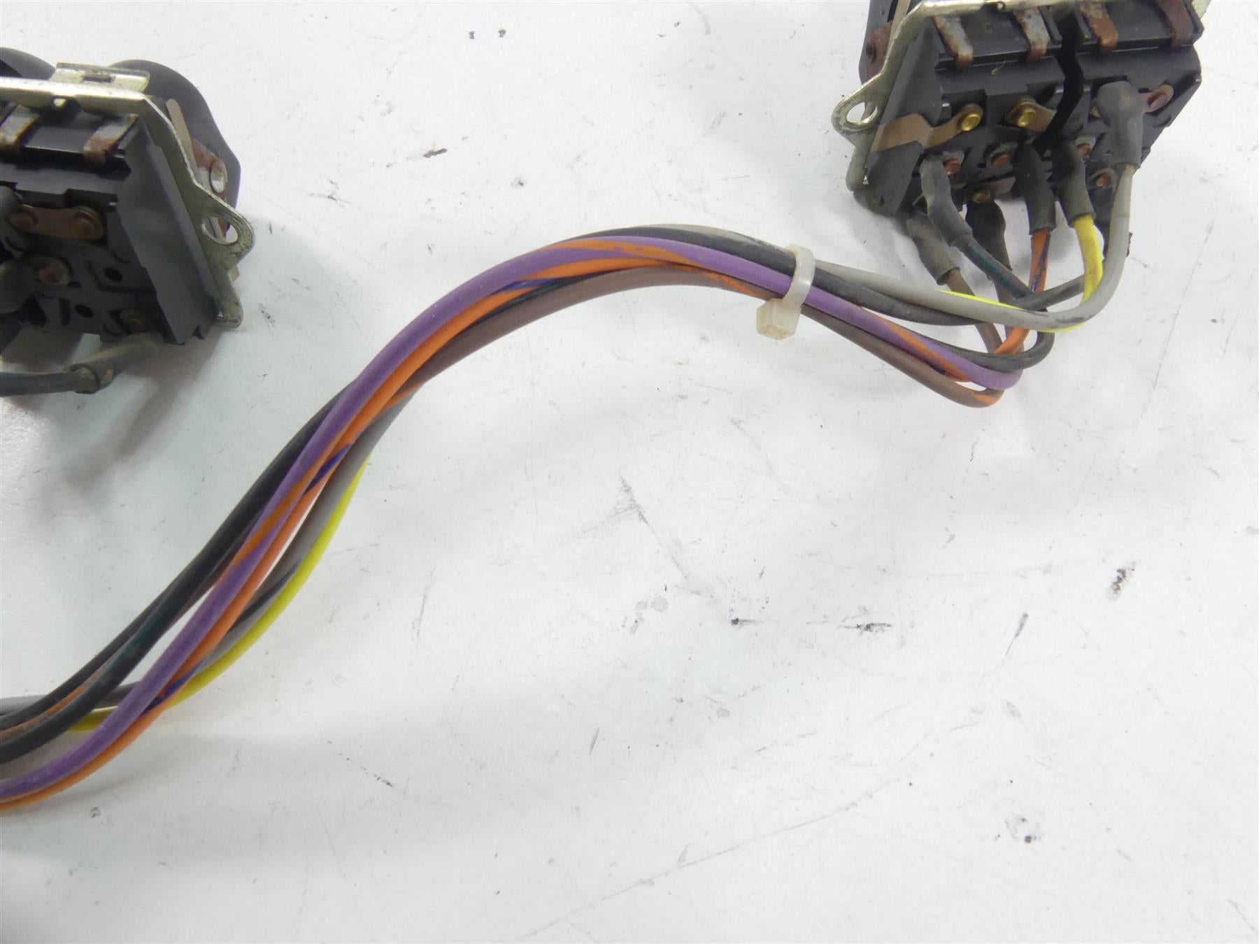 2013 Harley Touring FLHTK Electra Glide Auxiliary Switch Set 70271-98 {{ shop.shopifyCountryName }} - Mototech271