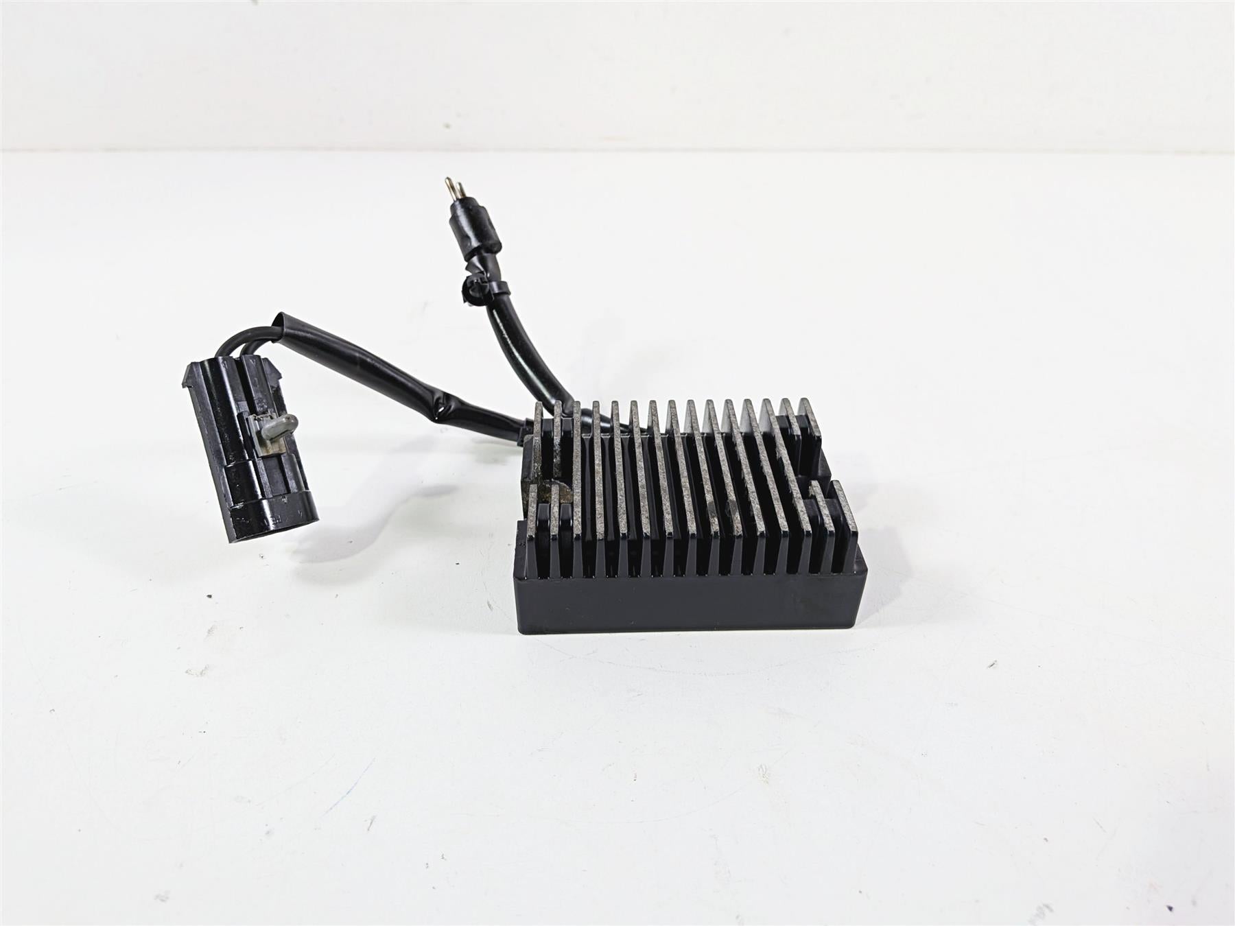 2006 Harley Sportster XL883 Low Rectifier Voltage Regulator 74523-04 {{ shop.shopifyCountryName }} - Mototech271