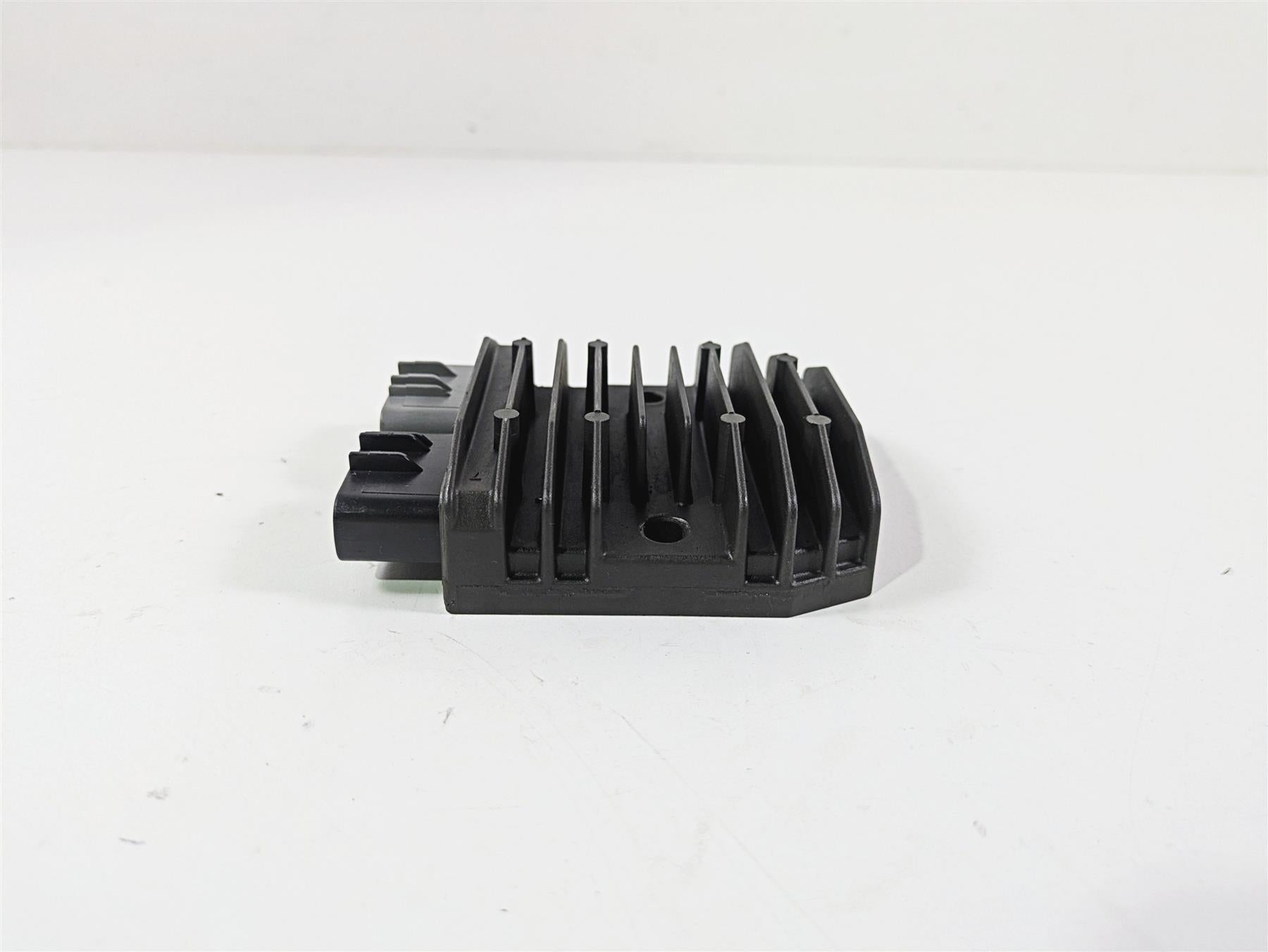2014 Yamaha YZFR1 R1 RN22 Rectifier Voltage Regulator 1D7-81960-01-00 FH012AA {{ shop.shopifyCountryName }} - Mototech271