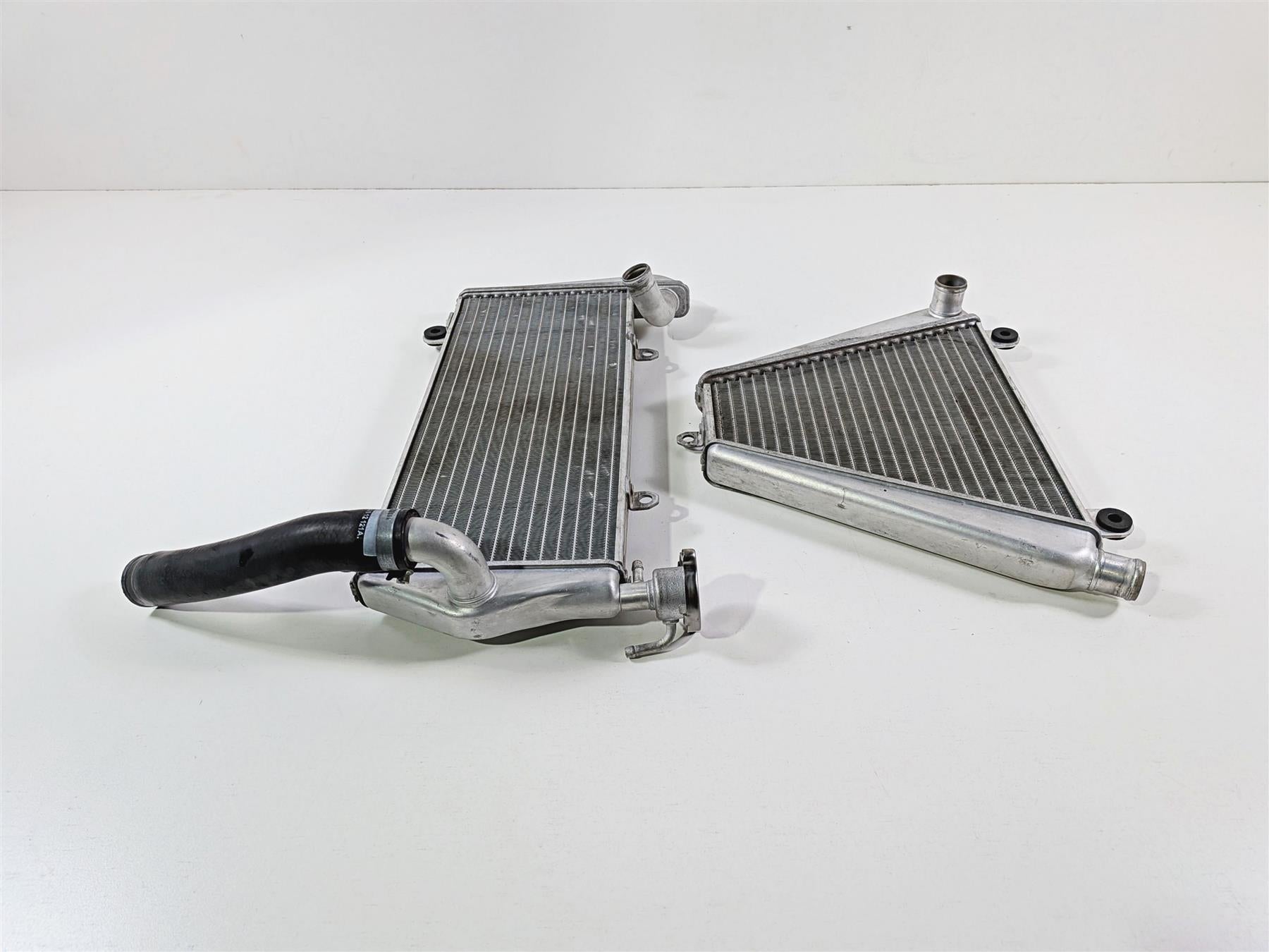 2019 Ducati 959 Panigale Upper & Lower Radiator Set - No Leaks 54841201A {{ shop.shopifyCountryName }} - Mototech271