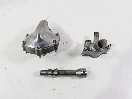 2010 Harley VRSCF Muscle Rod Waterpump Water Pump Housing Set 26750-01KA {{ shop.shopifyCountryName }} - Mototech271