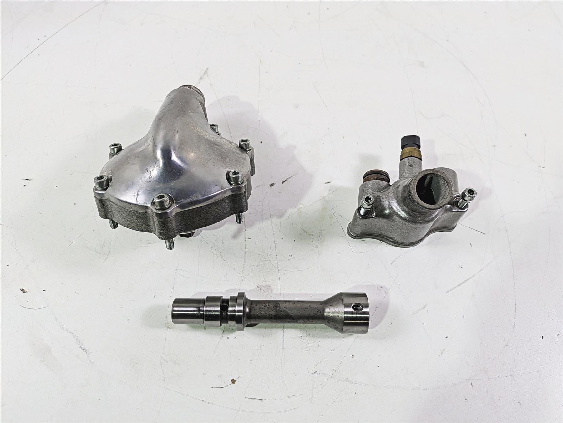 2010 Harley VRSCF Muscle Rod Waterpump Water Pump Housing Set  26750-01KA | Mototech271