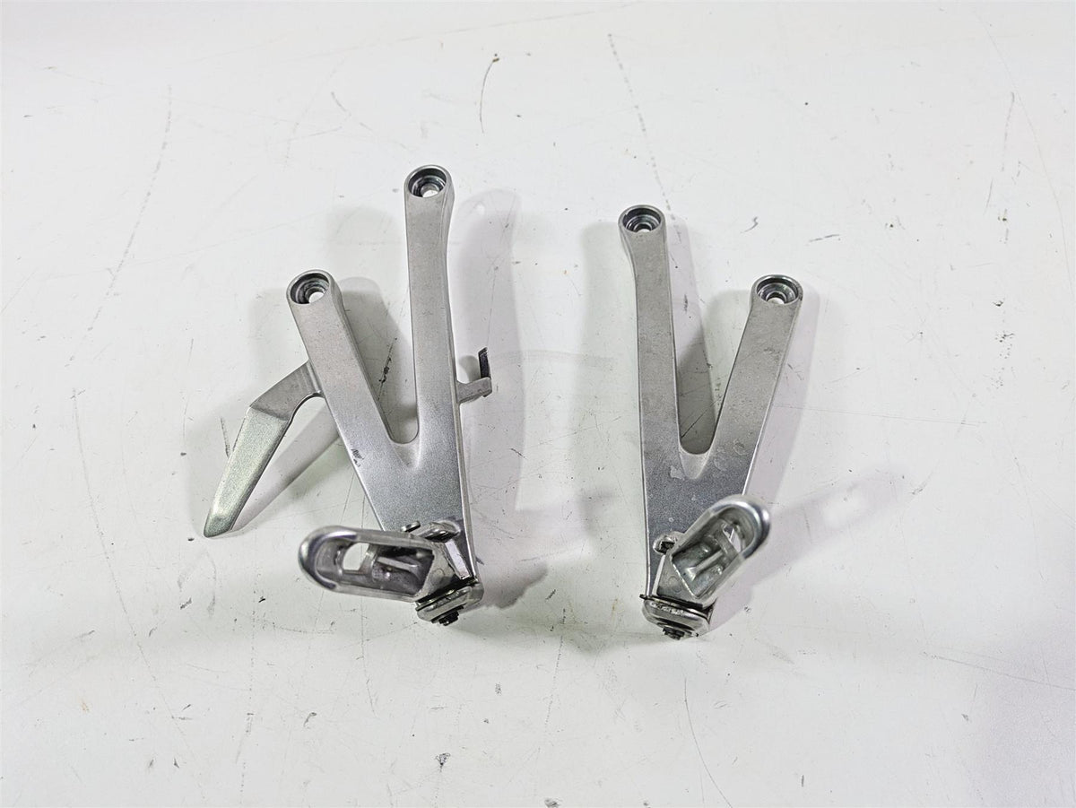 2017 Honda CBR600RR Rear Passenger Footpeg Set 50750-MFJ-D00 50760-MFJ-D00 {{ shop.shopifyCountryName }} - Mototech271