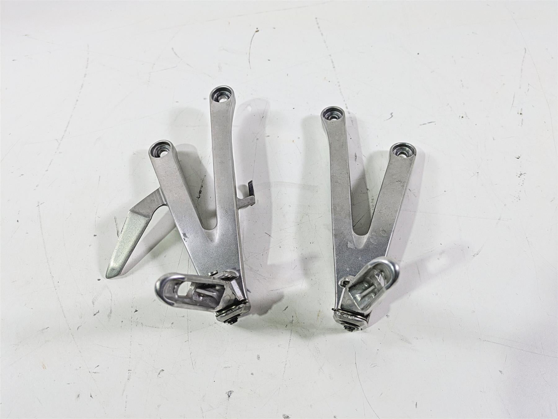 2017 Honda CBR600RR Rear Passenger Footpeg Set 50750-MFJ-D00 50760-MFJ-D00 {{ shop.shopifyCountryName }} - Mototech271