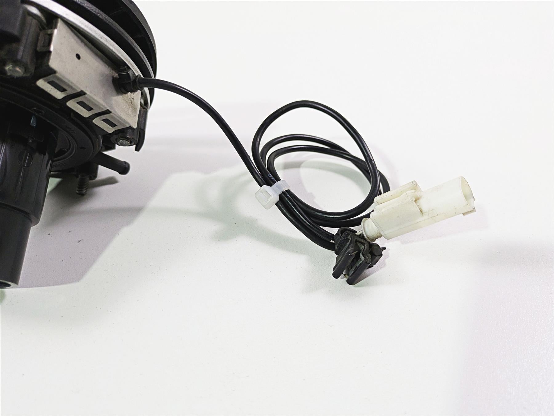 2019 BMW R1250RT K52 Keyless Ride Fuel Gas Tank Cap 16118552106 {{ shop.shopifyCountryName }} - Mototech271