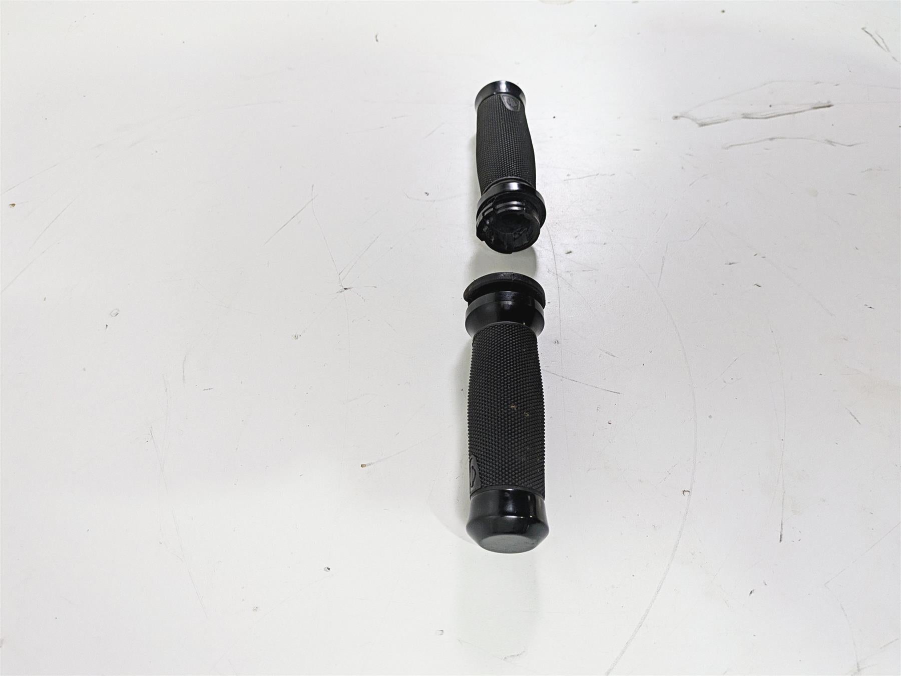 2015 Harley FXDF Dyna Fat Bob Get-A-Grip Hand Grip Set 56100008 {{ shop.shopifyCountryName }} - Mototech271