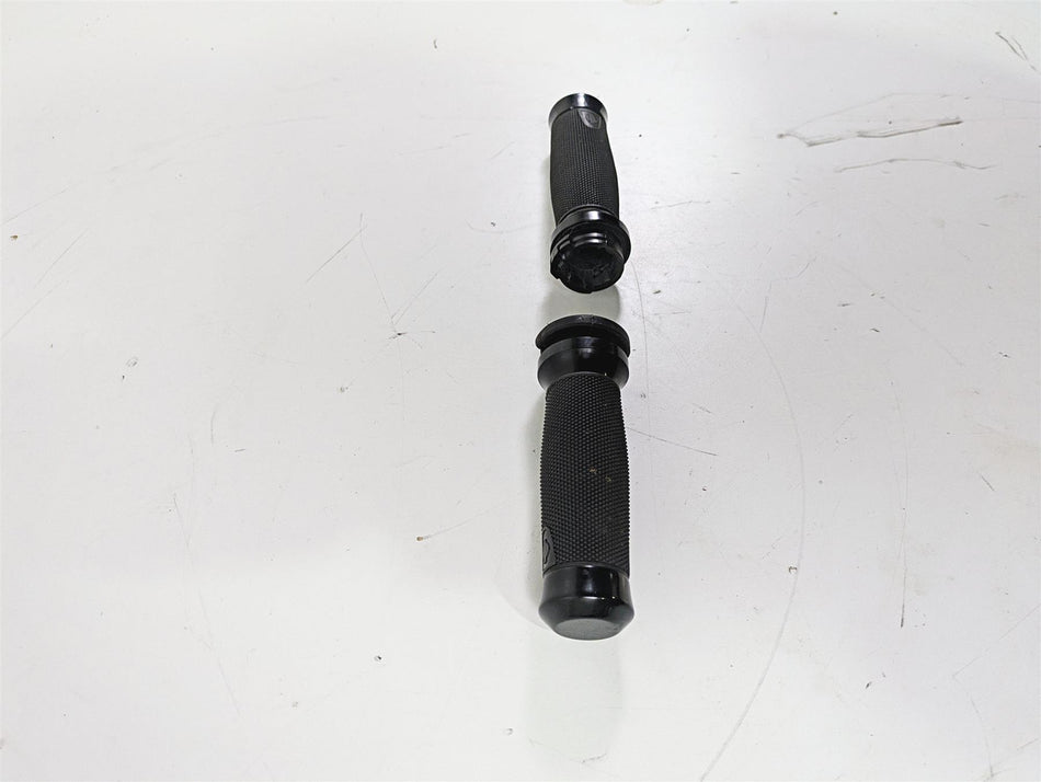 2015 Harley FXDF Dyna Fat Bob Get-A-Grip Hand Grip Set 56100008 {{ shop.shopifyCountryName }} - Mototech271