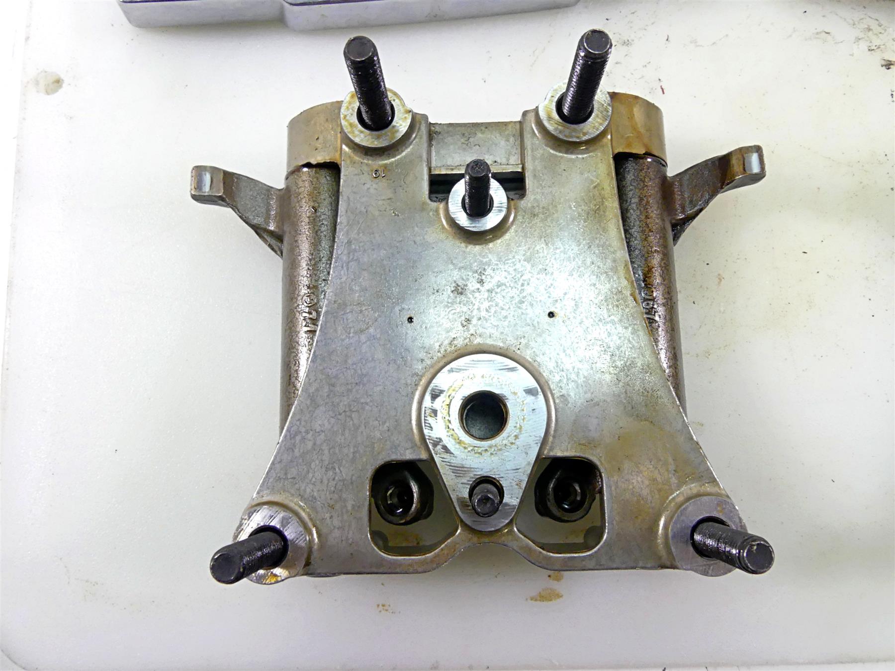 2007 Harley Touring FLHRC Road King Valve Cover Rocker Arms Set 17571-99 {{ shop.shopifyCountryName }} - Mototech271