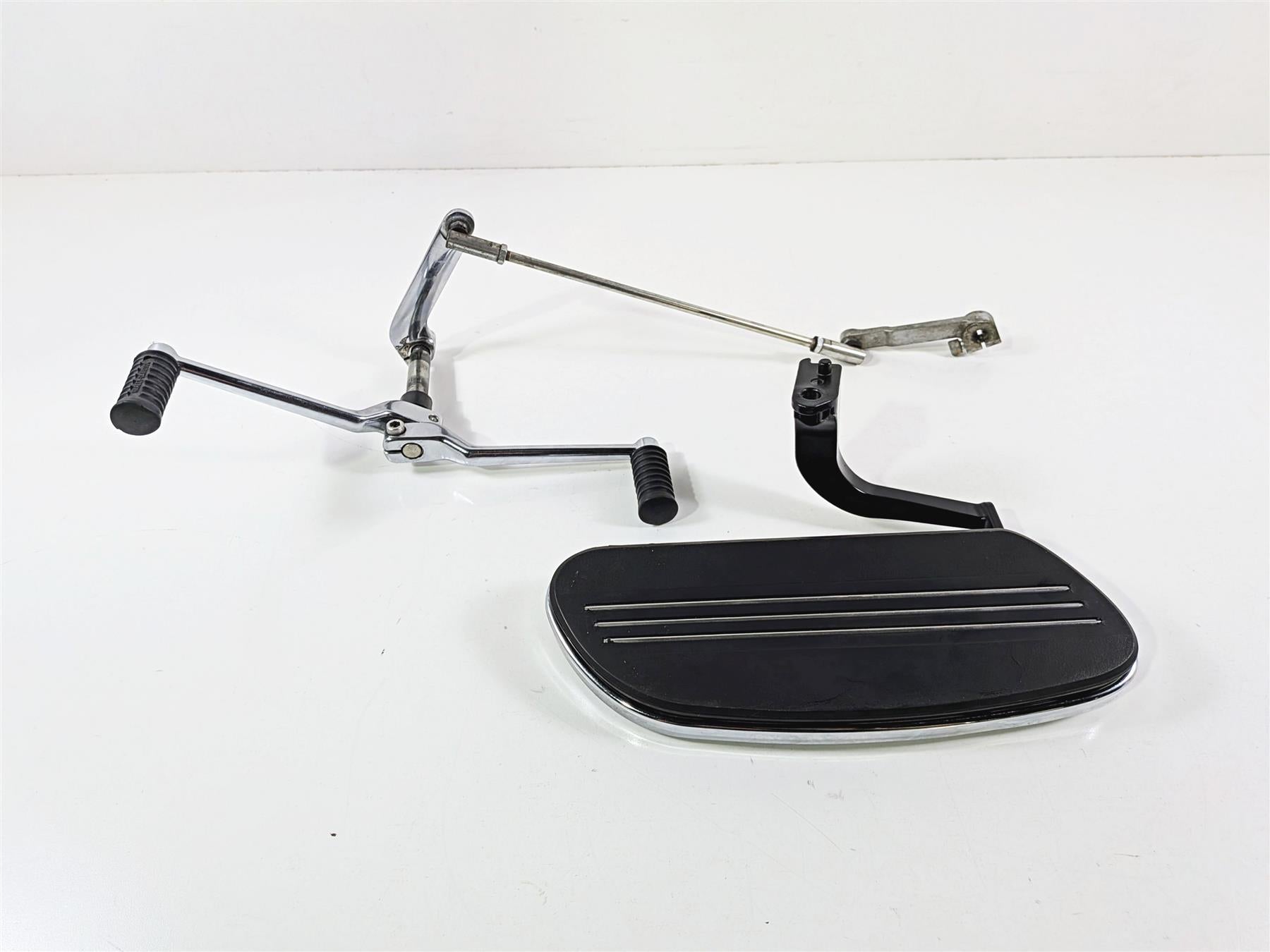 2016 Harley Touring FLHX Street Glide Left Floor Board & Shifter -Read 50622-09A {{ shop.shopifyCountryName }} - Mototech271