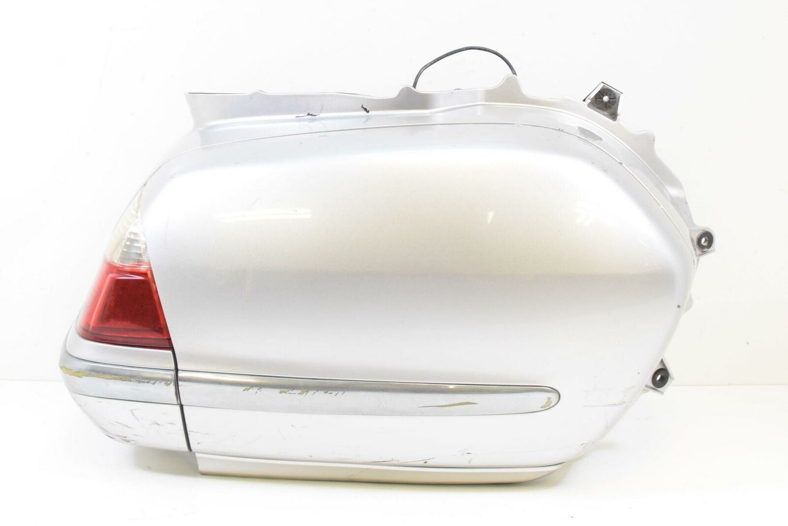 2005 Honda Goldwing GL1800 Right Silver Saddlebag With Light 81211-MCA- {{ shop.shopifyCountryName }} - Mototech271