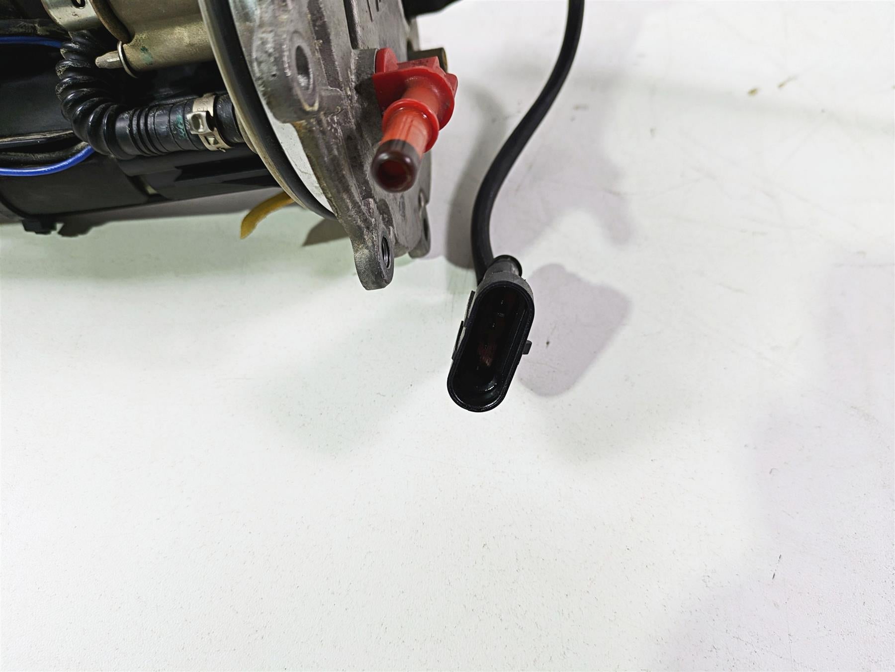 2012 Mv Agusta F4 RR Fuel Gas Petrol Pump - Tested 8A00B1958 {{ shop.shopifyCountryName }} - Mototech271