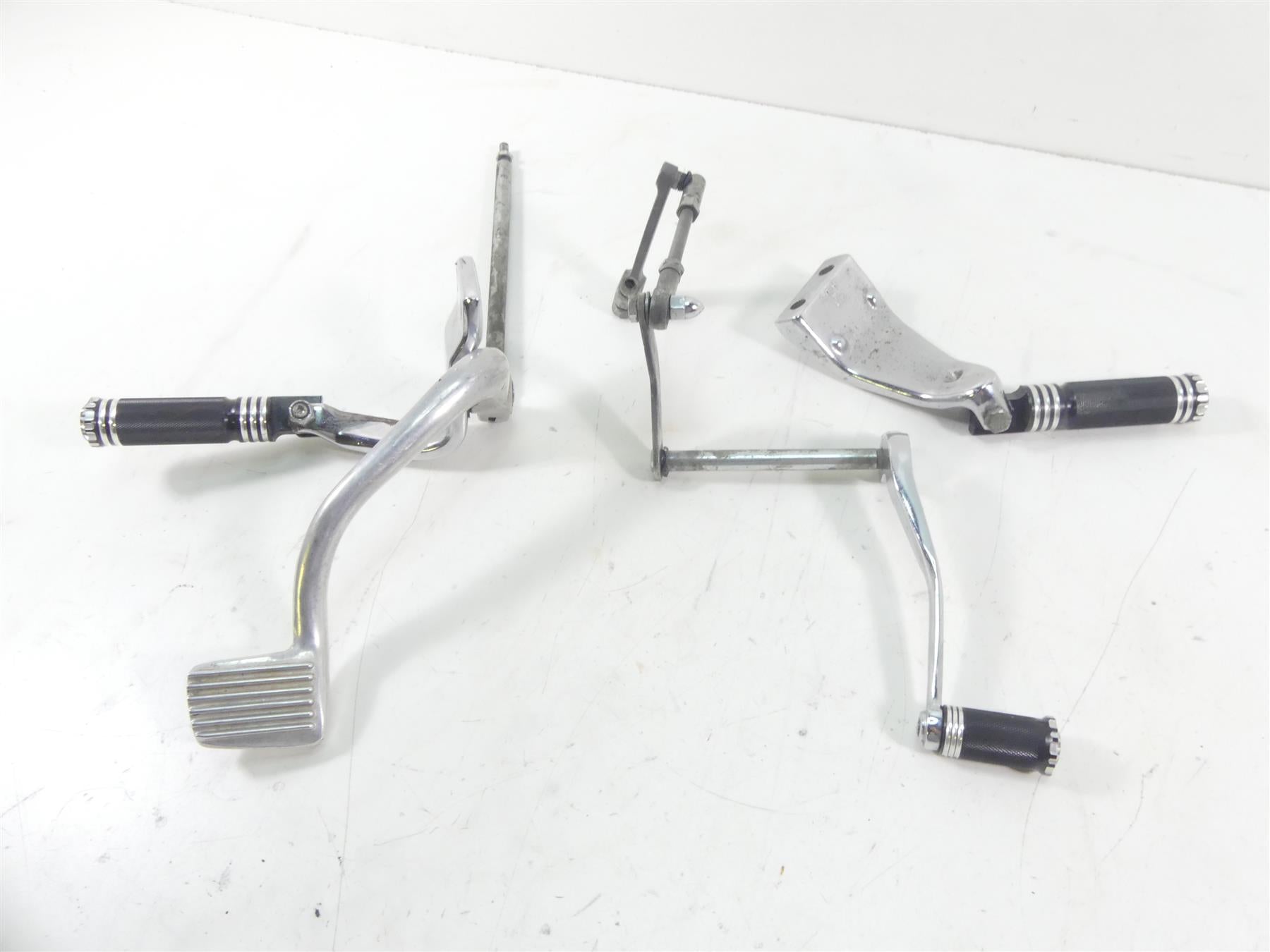 1995 Harley Dyna FXDL Low Rider Mid Front Rider Left Right Foot Peg Set 50647-82 {{ shop.shopifyCountryName }} - Mototech271