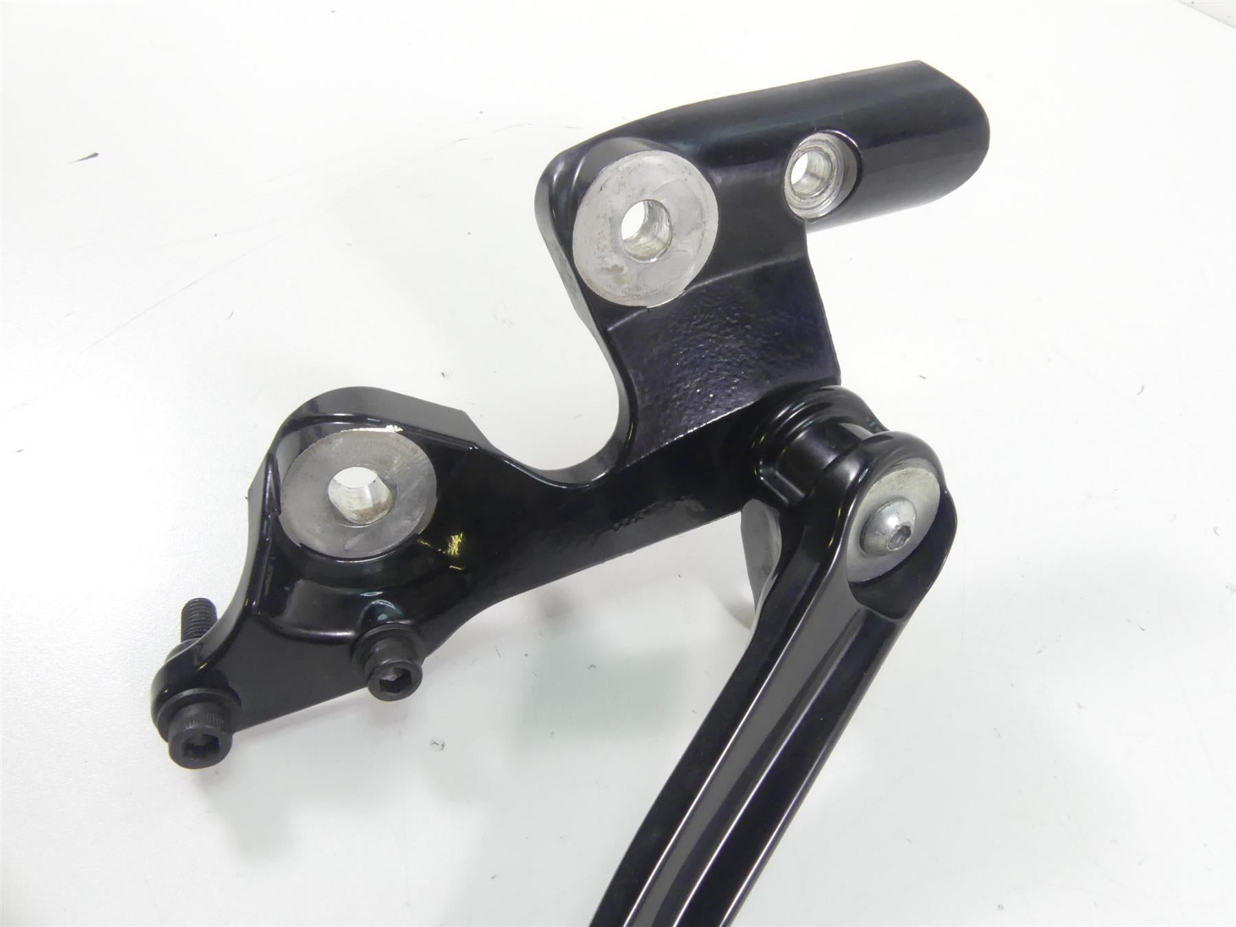 2018 Harley Softail FXFB Fat Bob Right Rider Footpeg & Brake Pedal Set 50500746 {{ shop.shopifyCountryName }} - Mototech271
