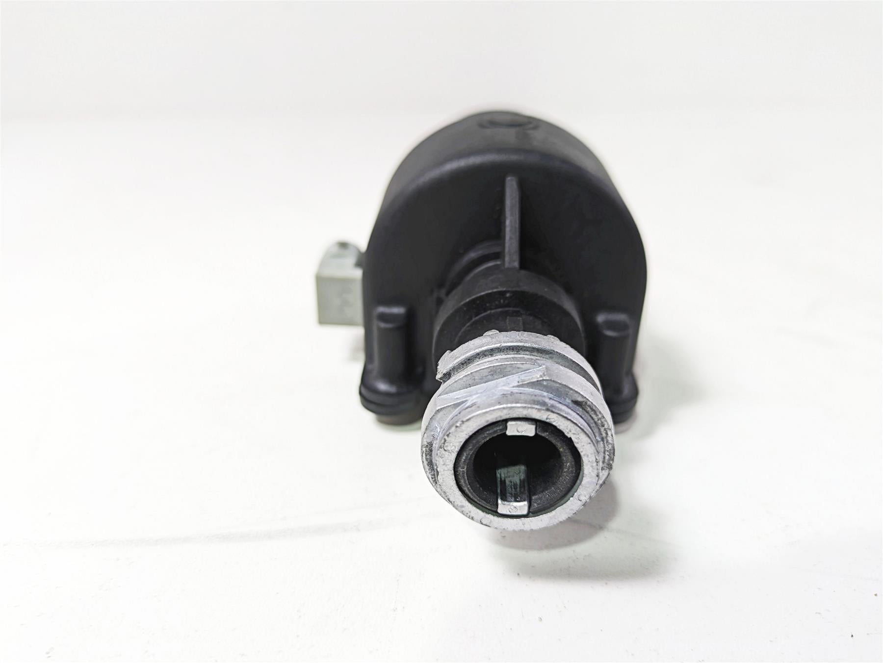 2020 Harley Touring FLHT Electra Glide Ignition Fork Lock Base - Read 71400012B {{ shop.shopifyCountryName }} - Mototech271