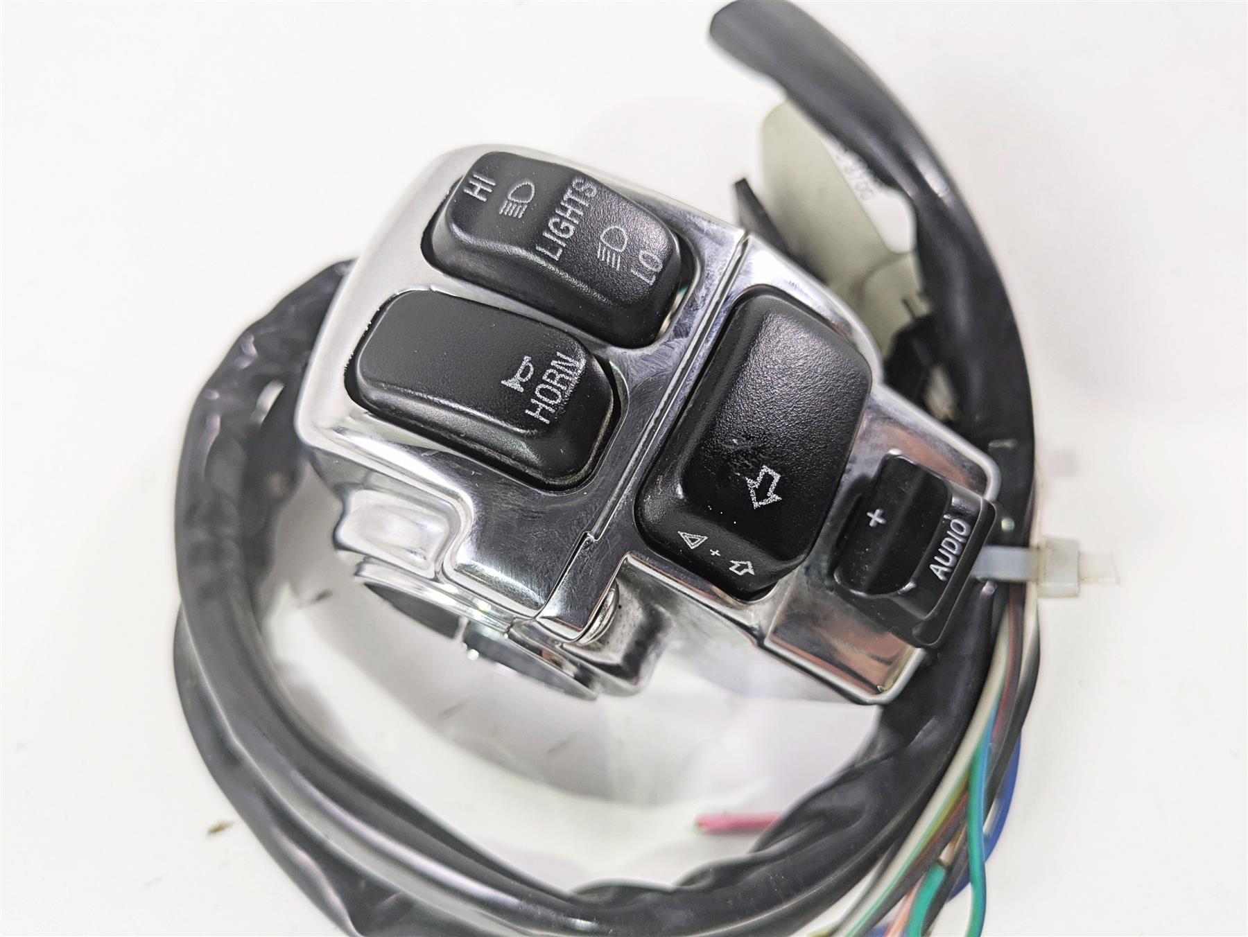 2010 Harley Touring FLHXSE CVO Street Glide Left Hand Control Switch 71682-06A {{ shop.shopifyCountryName }} - Mototech271