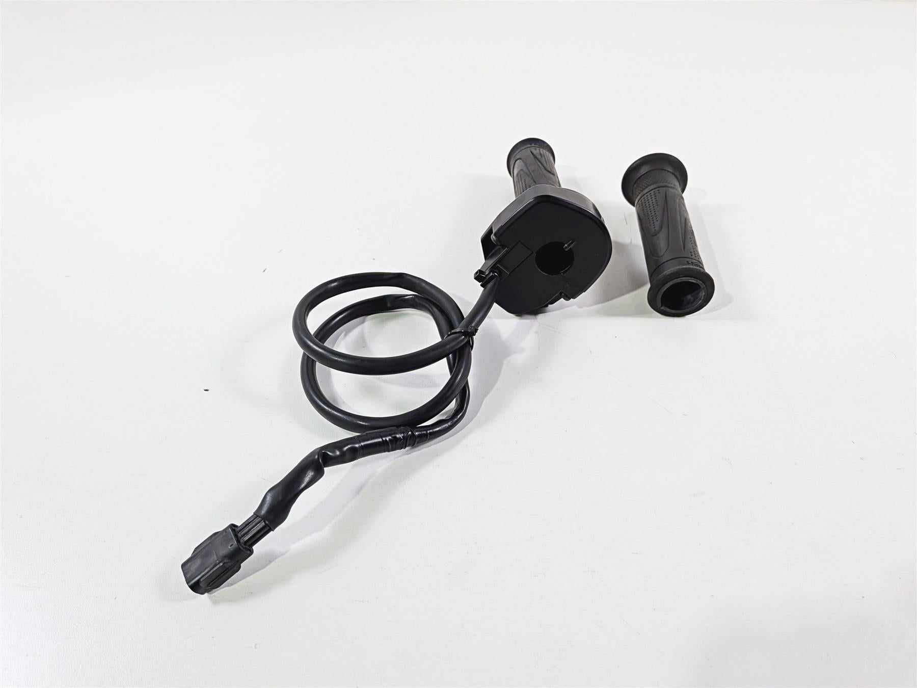 2019 Triumph Speed Triple RS 1050 Ride By Wire Throttle Grip Sensor T2042226 {{ shop.shopifyCountryName }} - Mototech271