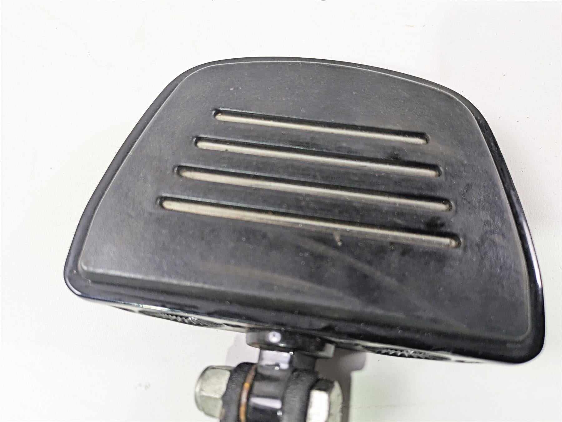 2009 Harley FXDC Dyna Super Glide Passenger Floorboard + Mount Set 49230-06 {{ shop.shopifyCountryName }} - Mototech271