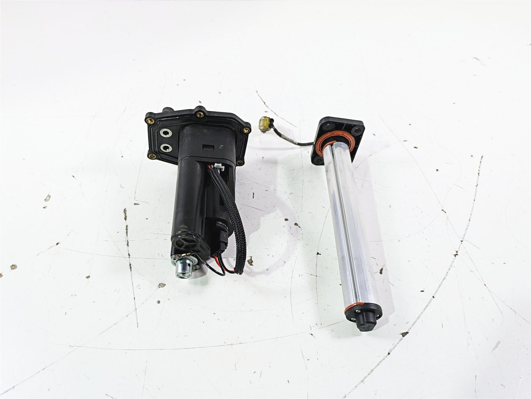 2017 Ducati Monster 1200 S Fuel Gas Petrol Pump & Sender 16024181A 59210251B {{ shop.shopifyCountryName }} - Mototech271