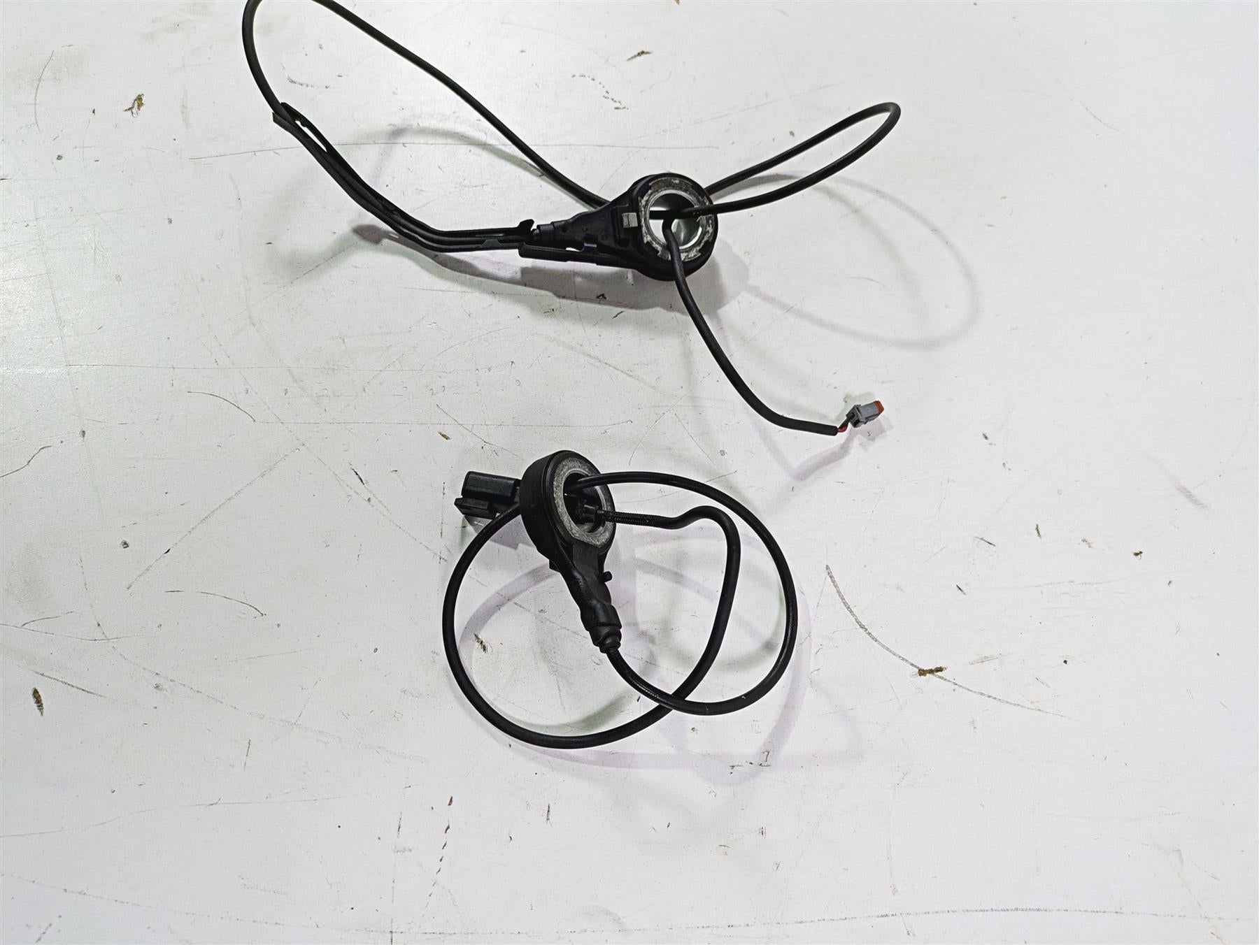 2018 Harley Softail FXFBS Fat Bob Abs Brake Wheel Speed Sensor Set 41100076 {{ shop.shopifyCountryName }} - Mototech271