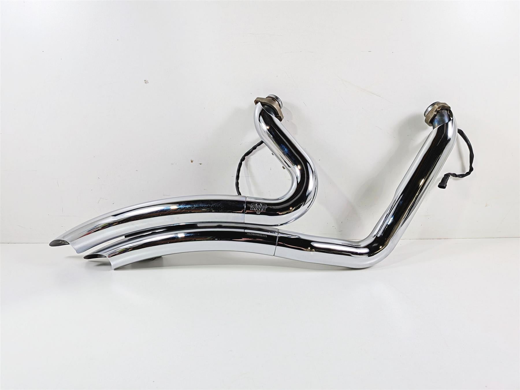 2009 Harley FXCWC Softail Rocker Vance & Hines Big Radius Exhaust System 26079 {{ shop.shopifyCountryName }} - Mototech271