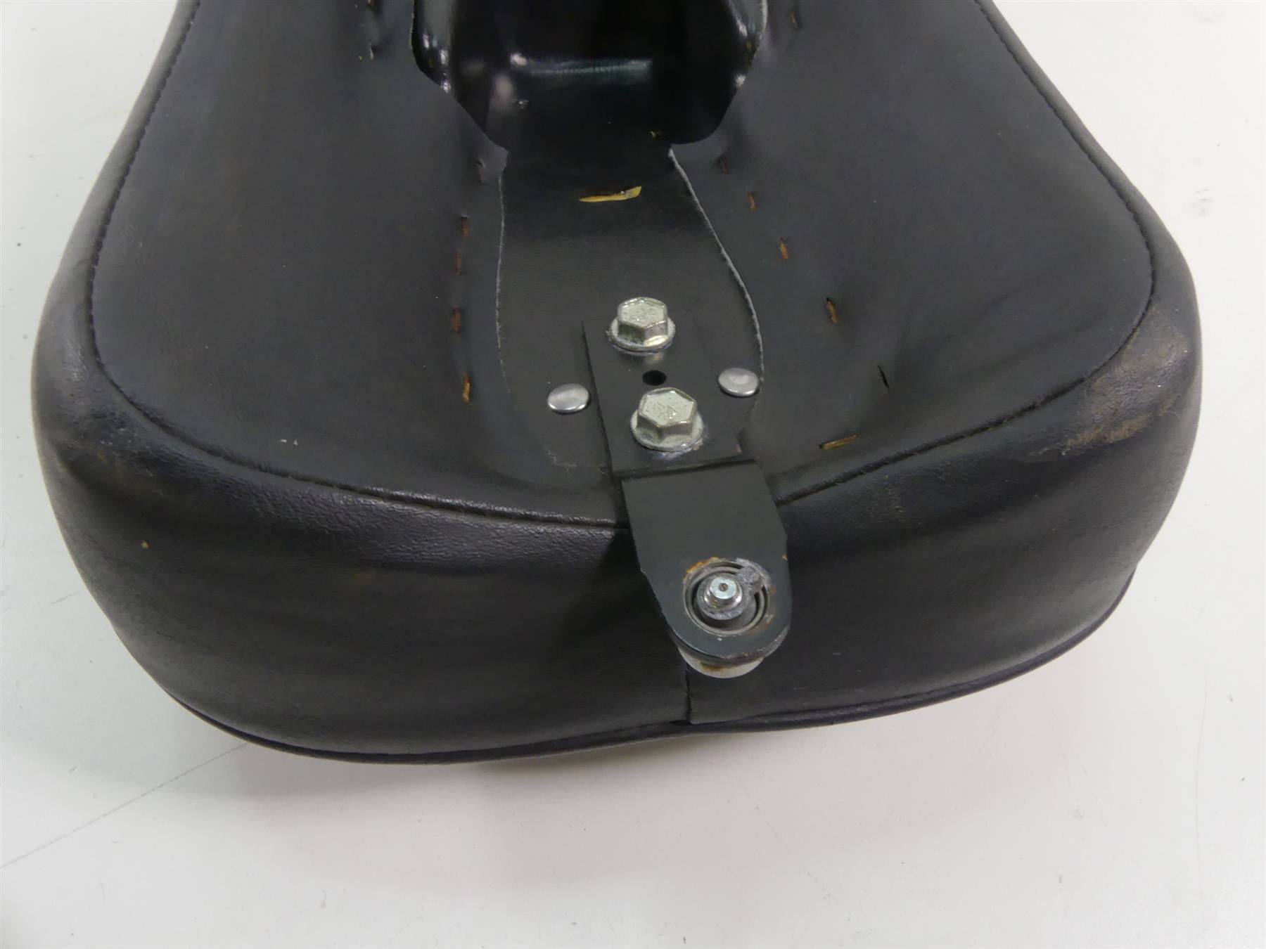 2004 Harley Softail FLSTFI Fat Boy Front Driver Rider Saddle Seat -Read 52218-00 {{ shop.shopifyCountryName }} - Mototech271