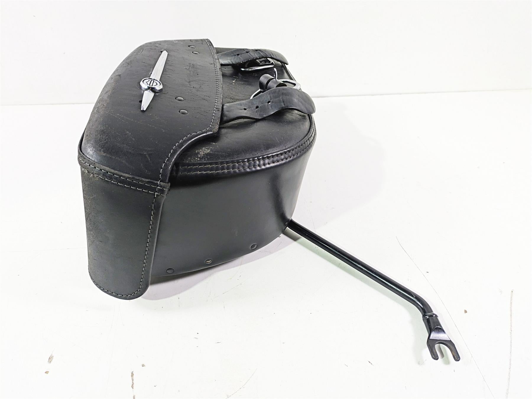 2004 Harley Softail FLSTF Fat Boy Left Side Saddlebag + Mount 90452-04 {{ shop.shopifyCountryName }} - Mototech271