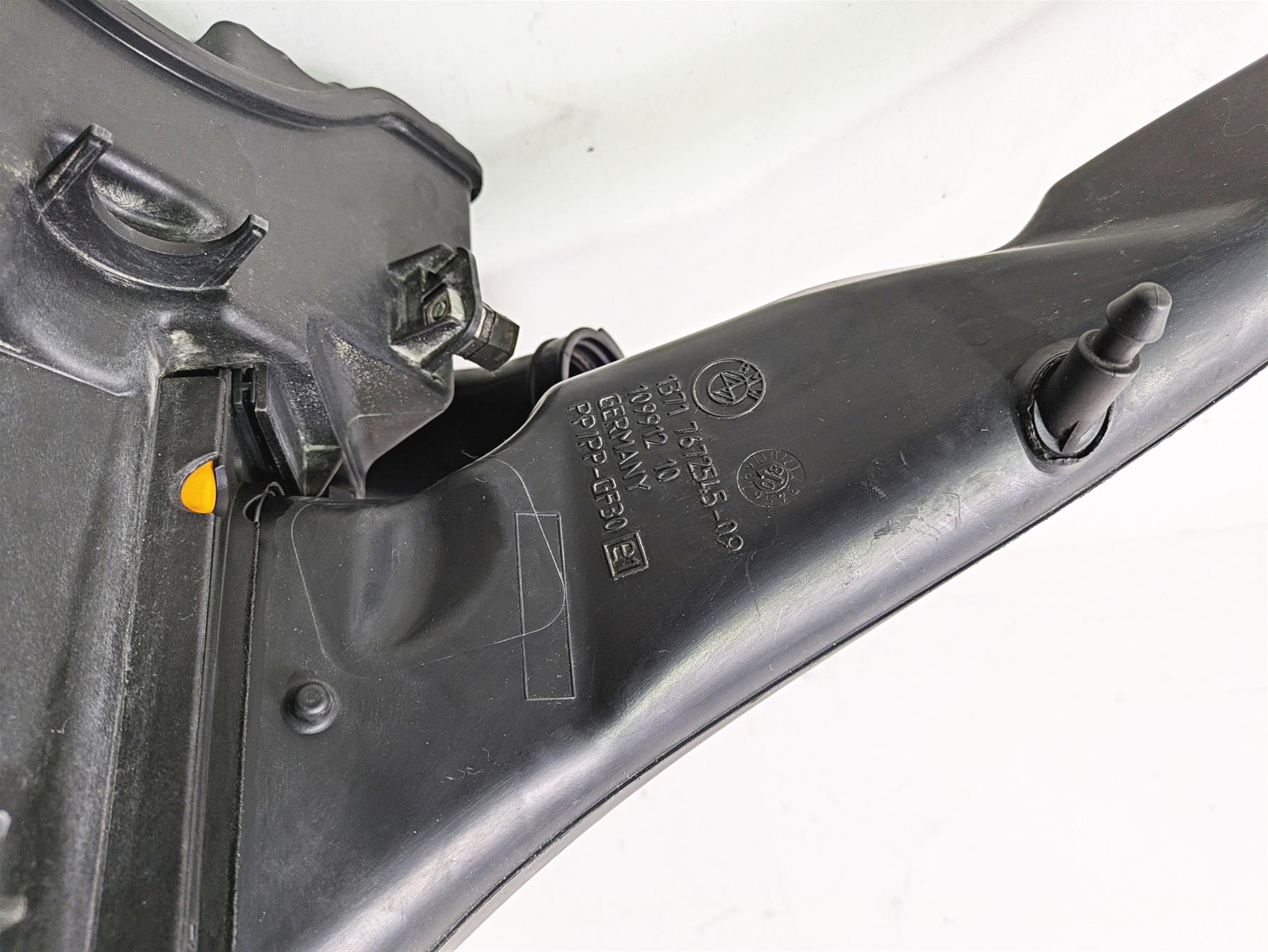 2009 BMW R1200GS K255 Adv Air Box Tubes & Front Air Ram 13717720354 13717672545 {{ shop.shopifyCountryName }} - Mototech271