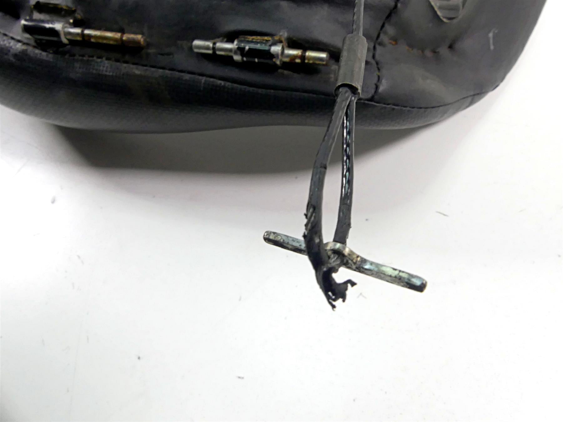 2005 Harley VRSCSE CVO V-Rod Front Rear Seat Saddle Set 51595-05 51594-05 {{ shop.shopifyCountryName }} - Mototech271