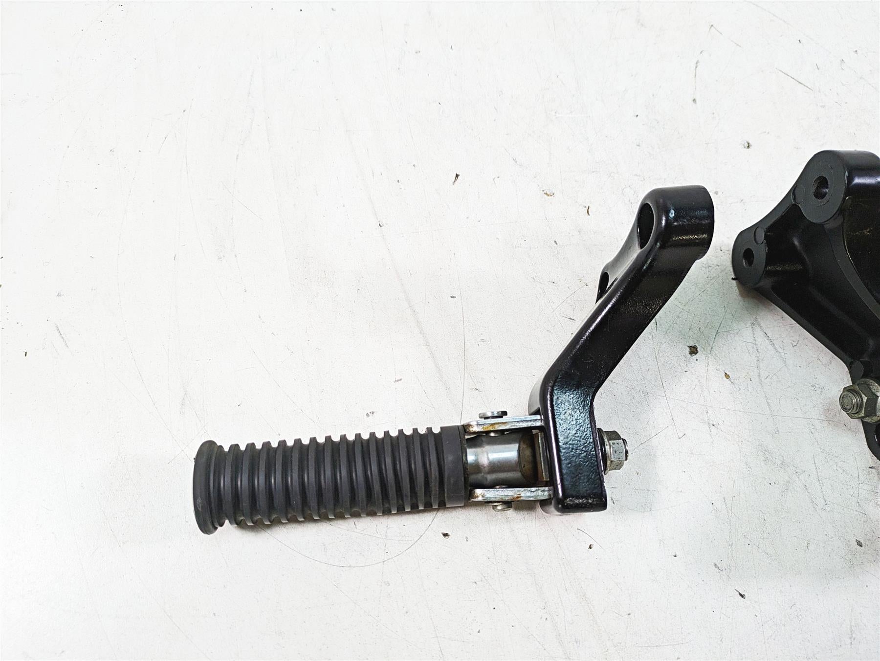 1997 Kawasaki VN1500 Vulcan Rear Passenger Footpeg Set 35011-1346 35011-1347 {{ shop.shopifyCountryName }} - Mototech271