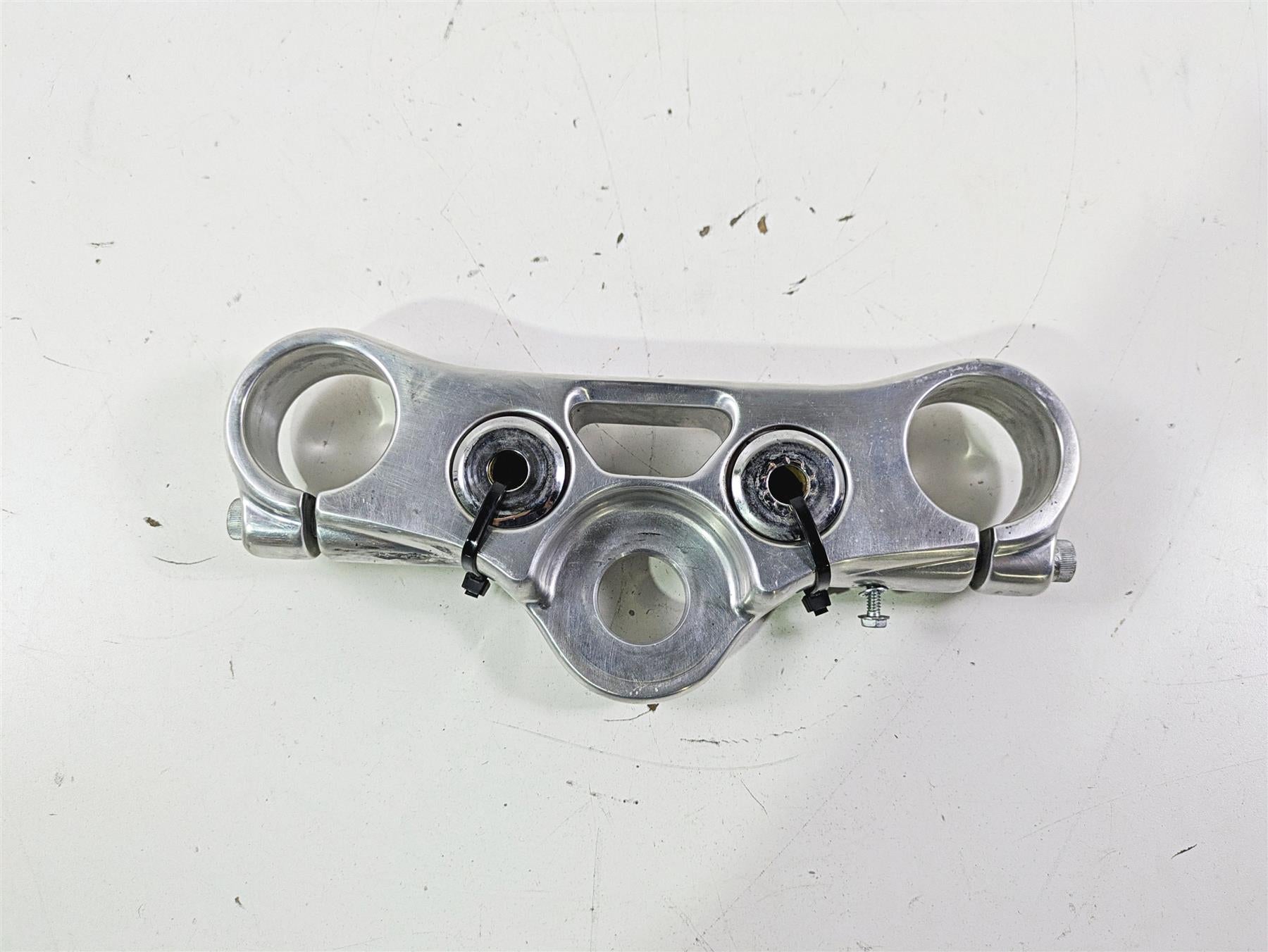 2011 Harley FXDC Dyna Super Glide Upper Triple Tree Clamp 49mm 45538-08 {{ shop.shopifyCountryName }} - Mototech271