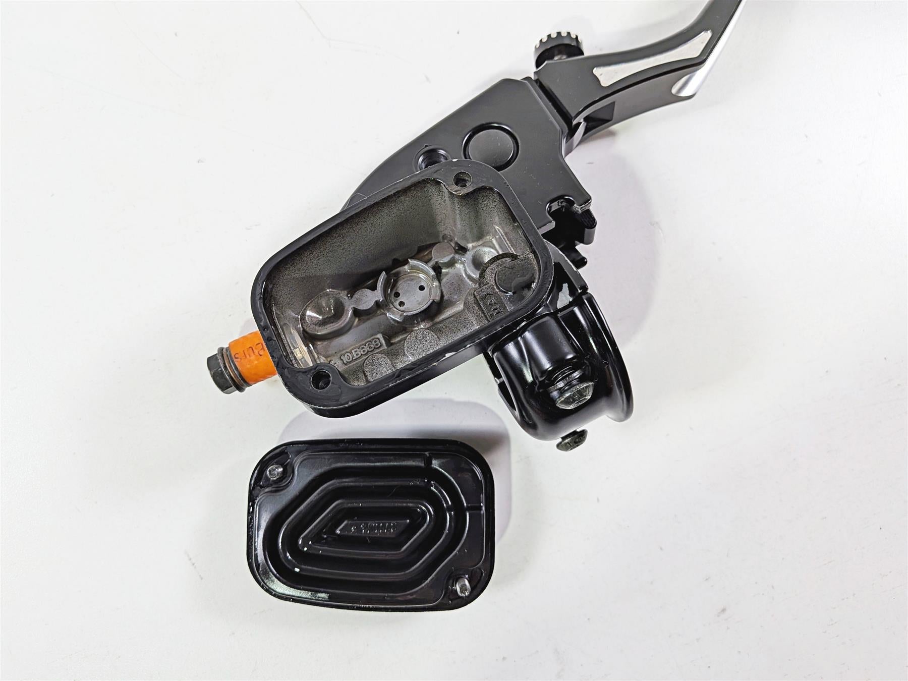 2014 Harley Touring FLHTK Electra Glide Front Brake Master Cylinder 44551-08F-Mototech271