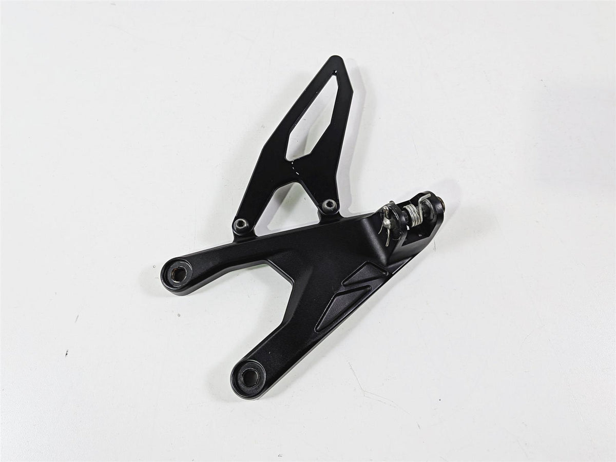 2016 Yamaha YZF R1 RN32 Front Left Foot Peg Mount 2CR-27442-00-00 {{ shop.shopifyCountryName }} - Mototech271