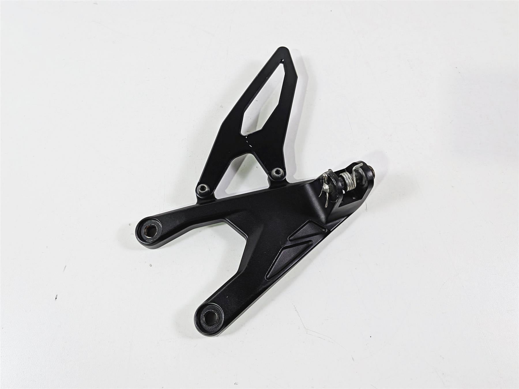 2016 Yamaha YZF R1 RN32 Front Left Foot Peg Mount 2CR-27442-00-00 {{ shop.shopifyCountryName }} - Mototech271