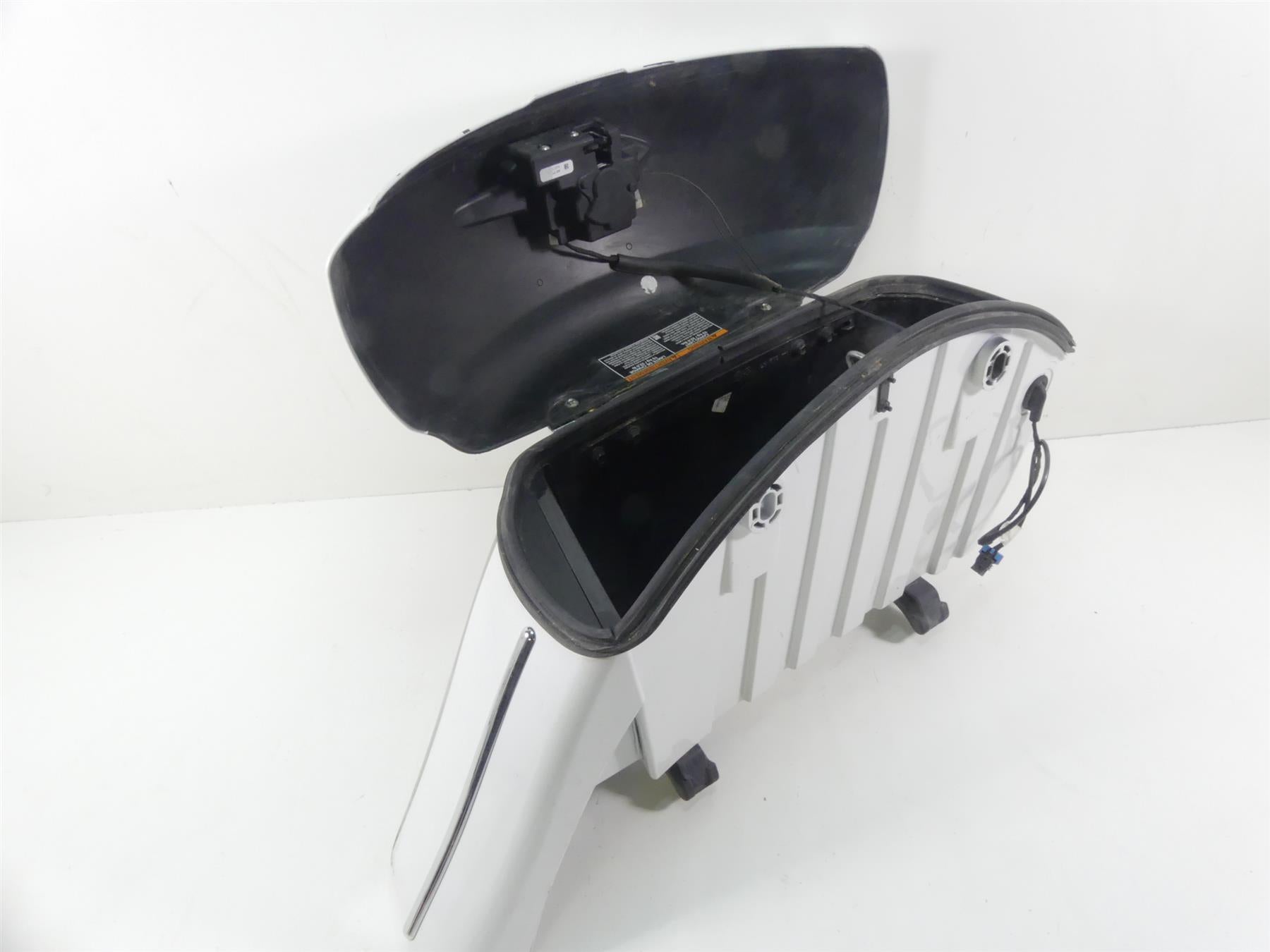 2020 Indian Roadmaster Left Saddlebag Saddle Bag & Actuator Motor 5456385 {{ shop.shopifyCountryName }} - Mototech271