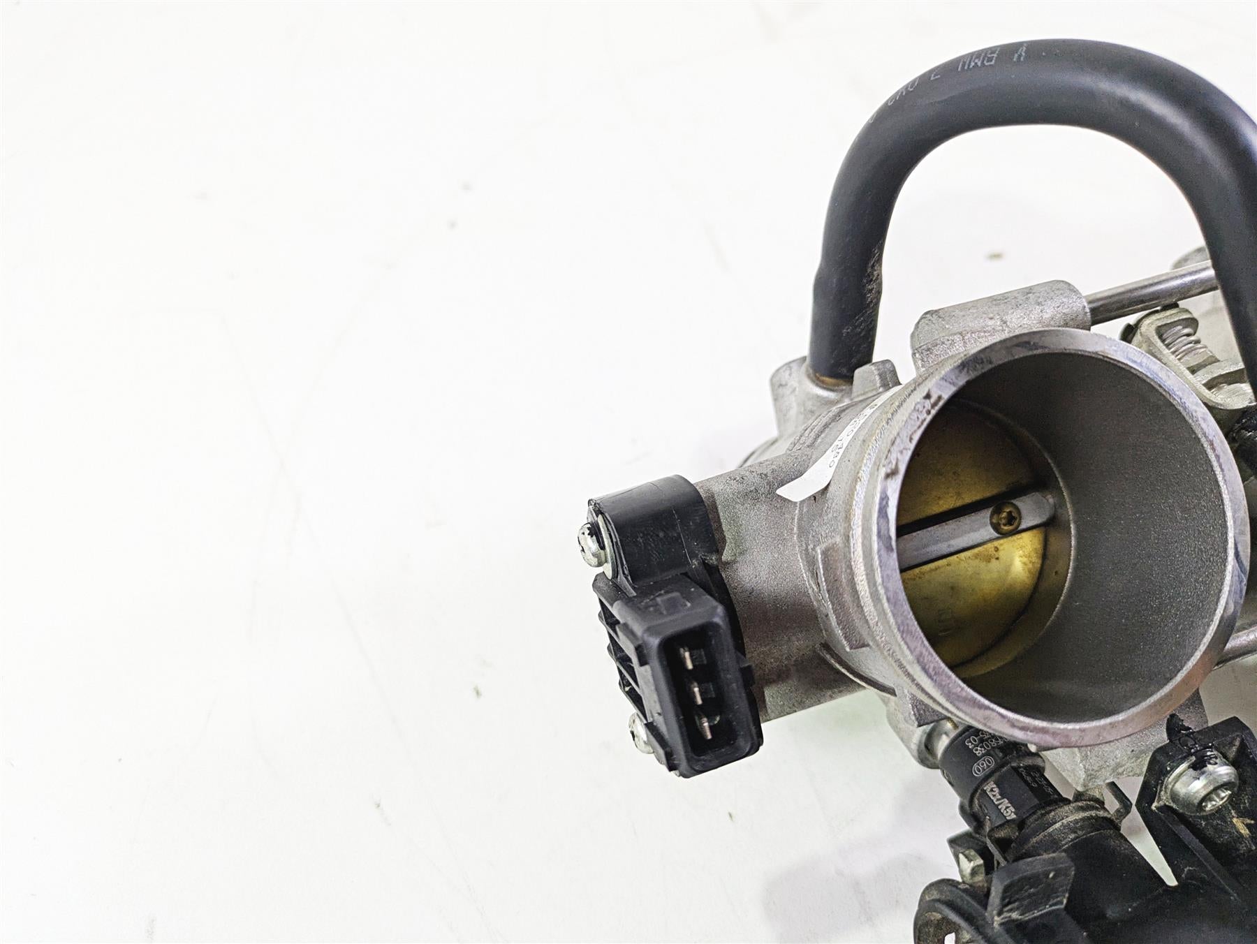 2016 BMW F800R K73 Throttle Body Bodies - Broken Fuel Rail 13548520480 {{ shop.shopifyCountryName }} - Mototech271